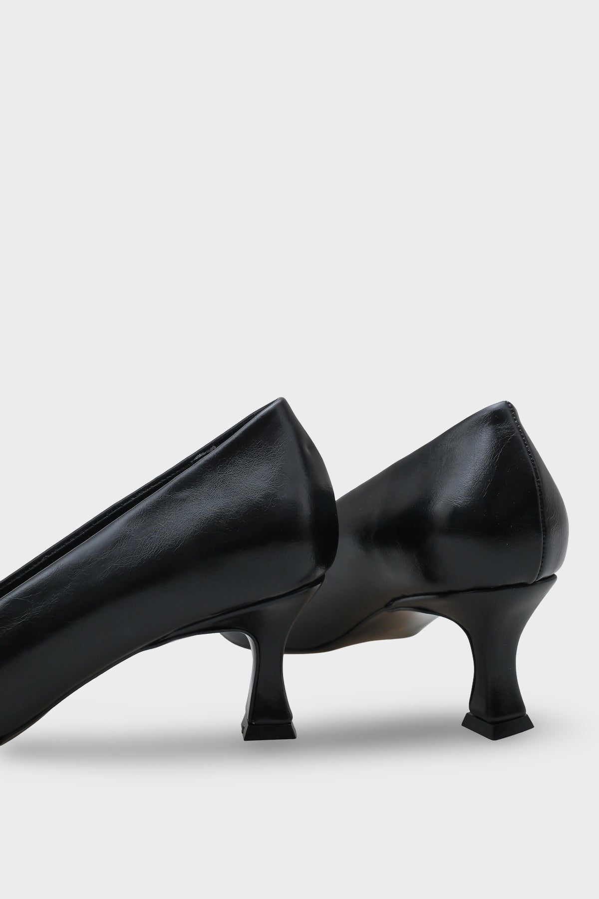 Mirabel Sivri Burunlu Tokalı Orta Topuklu Kadın Ayakkabı