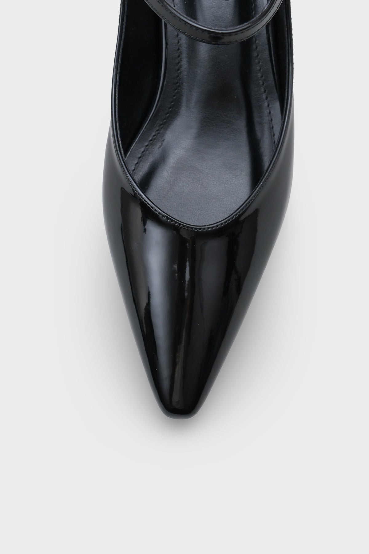 Amalia Bantlı Kısa Topuklu Sivri Burunlu Rugan Görünümlü Kadın Ayakkabı