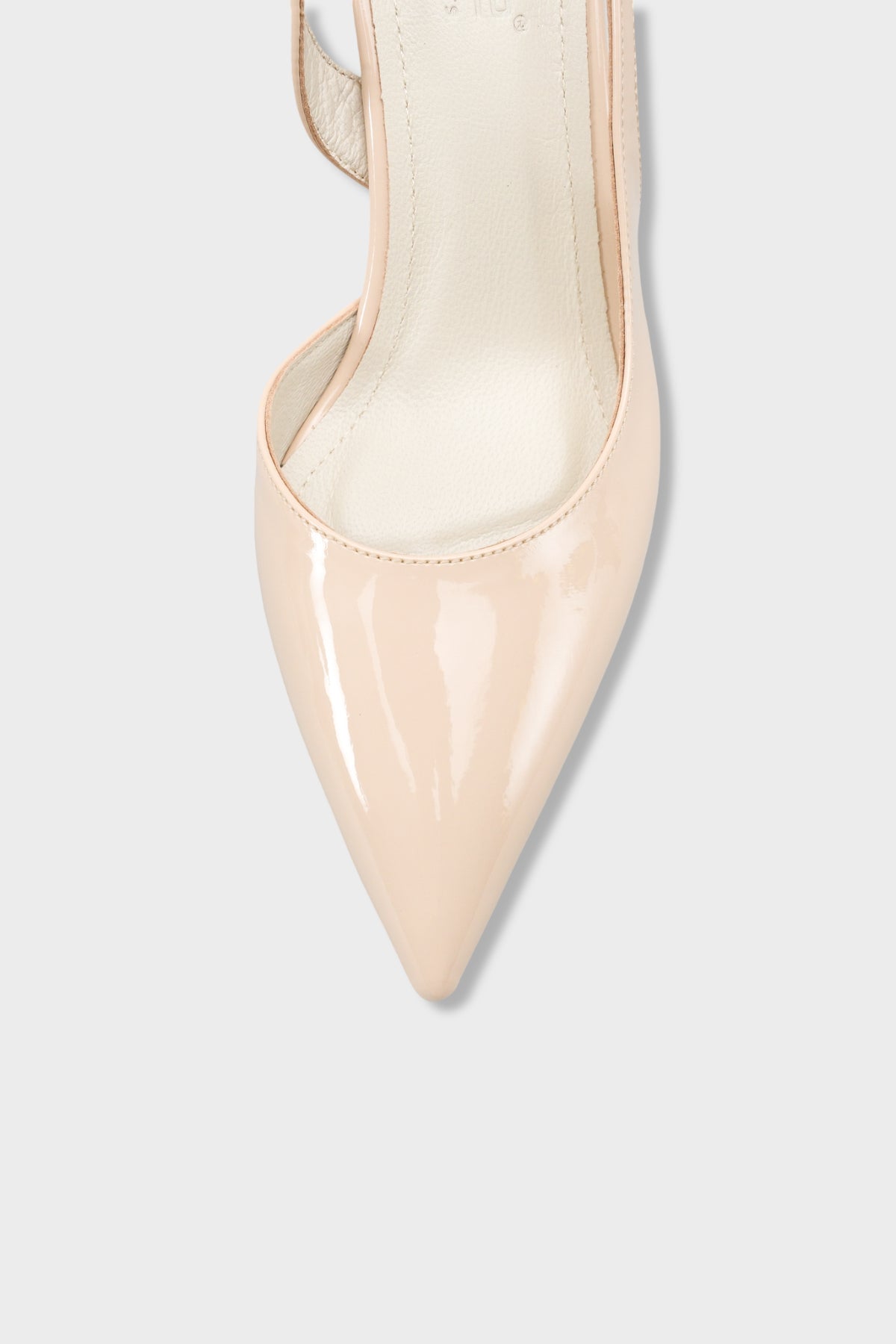 Ramonda Hakiki Deri Astarlı Sivri Burunlu Orta Topuklu Rugan Görünümlü Arkası Açık Kadın Ayakkabı