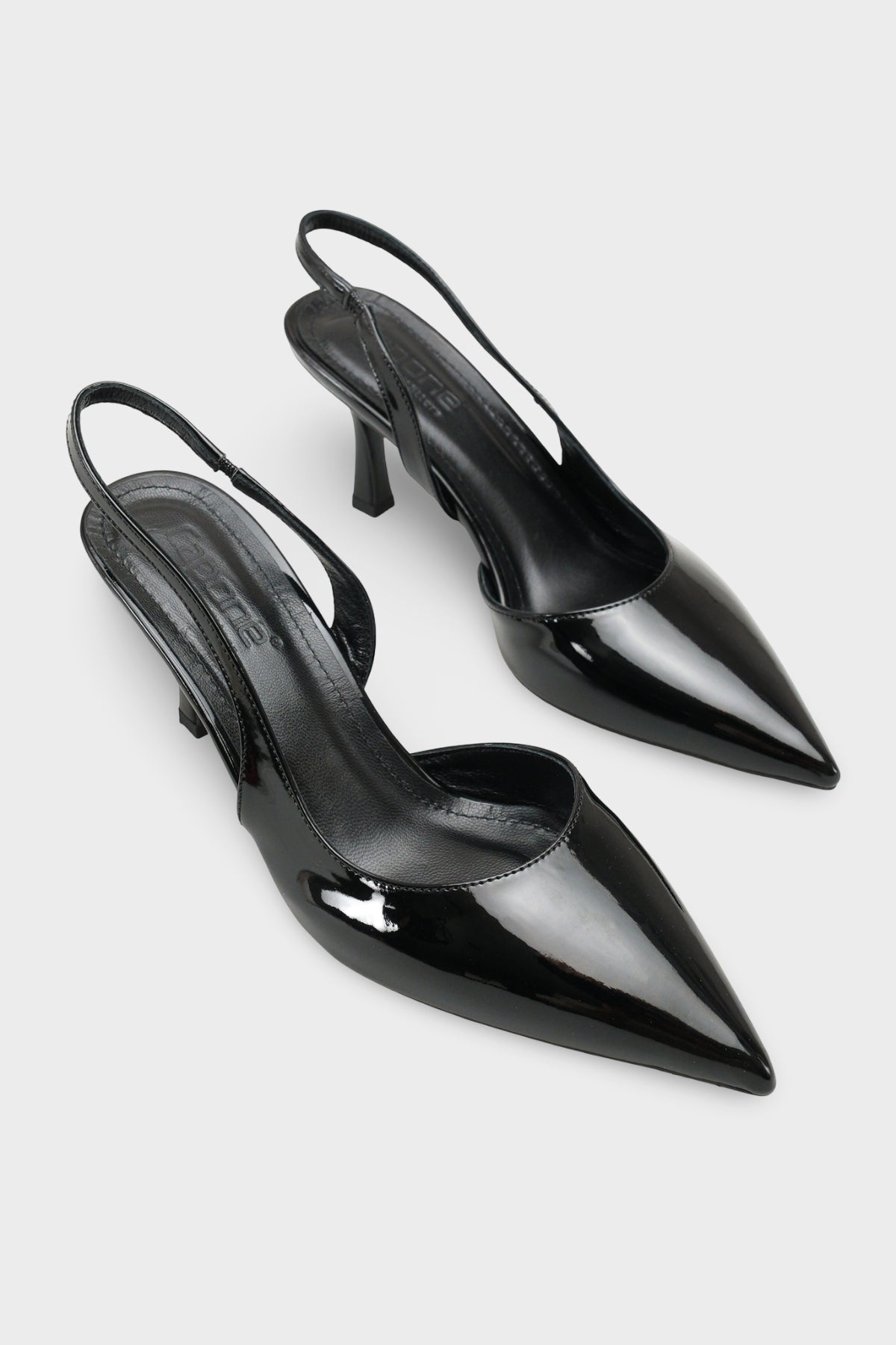 Ramonda Hakiki Deri Astarlı Sivri Burunlu Orta Topuklu Rugan Görünümlü Arkası Açık Kadın Ayakkabı