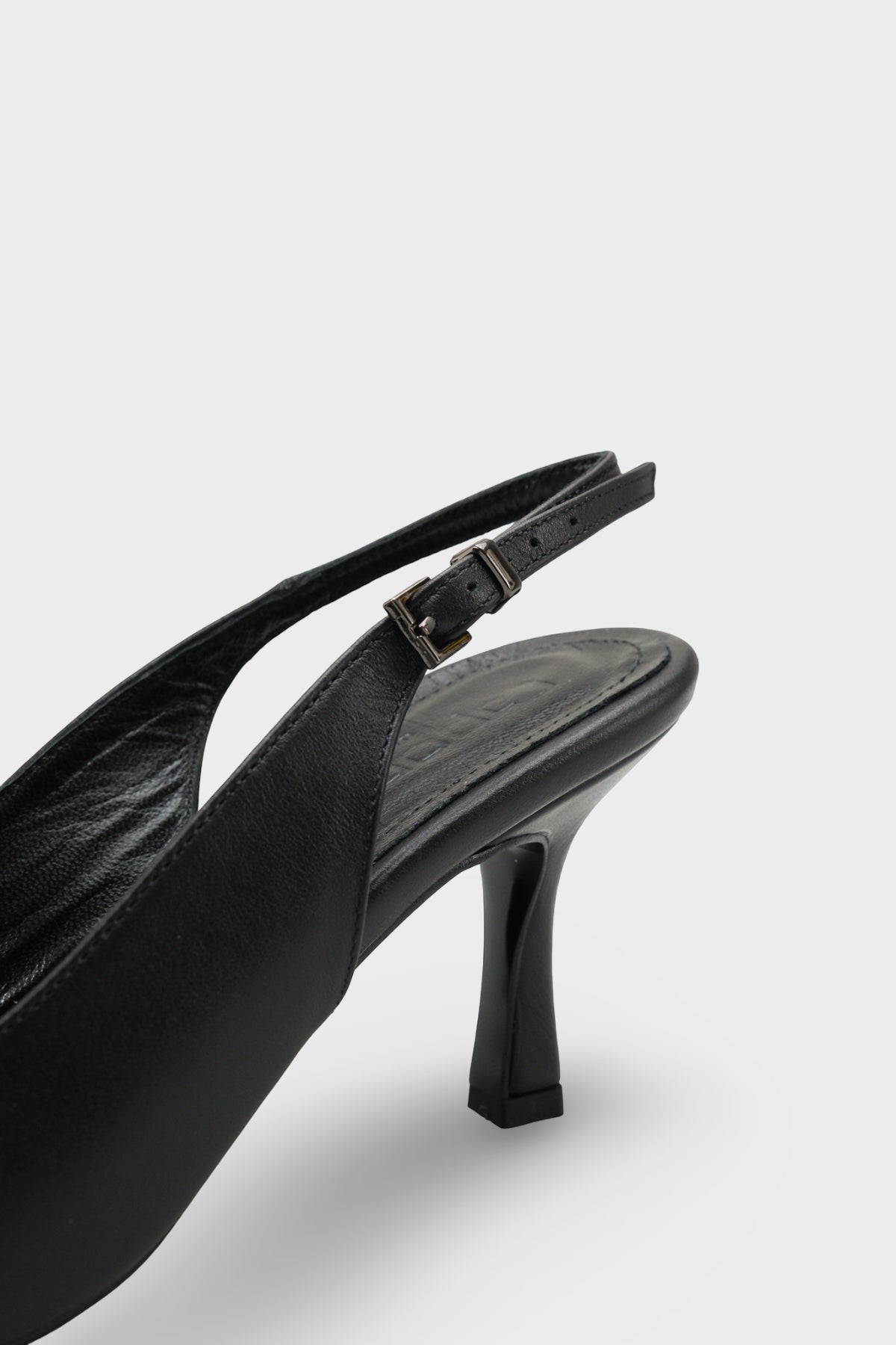 Steffi Hakiki Deri Sivri Burunlu Orta Topuklu Yandan Tokalı Arkası Açık Kadın Ayakkabı