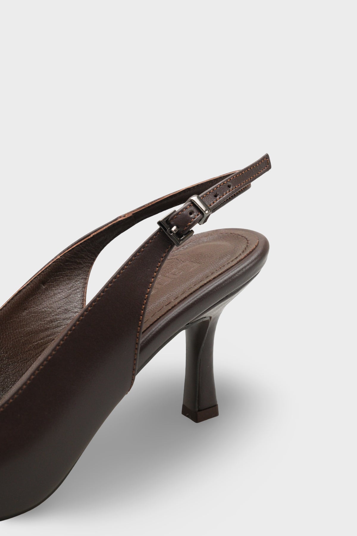 Steffi Hakiki Deri Sivri Burunlu Orta Topuklu Yandan Tokalı Arkası Açık Kadın Ayakkabı