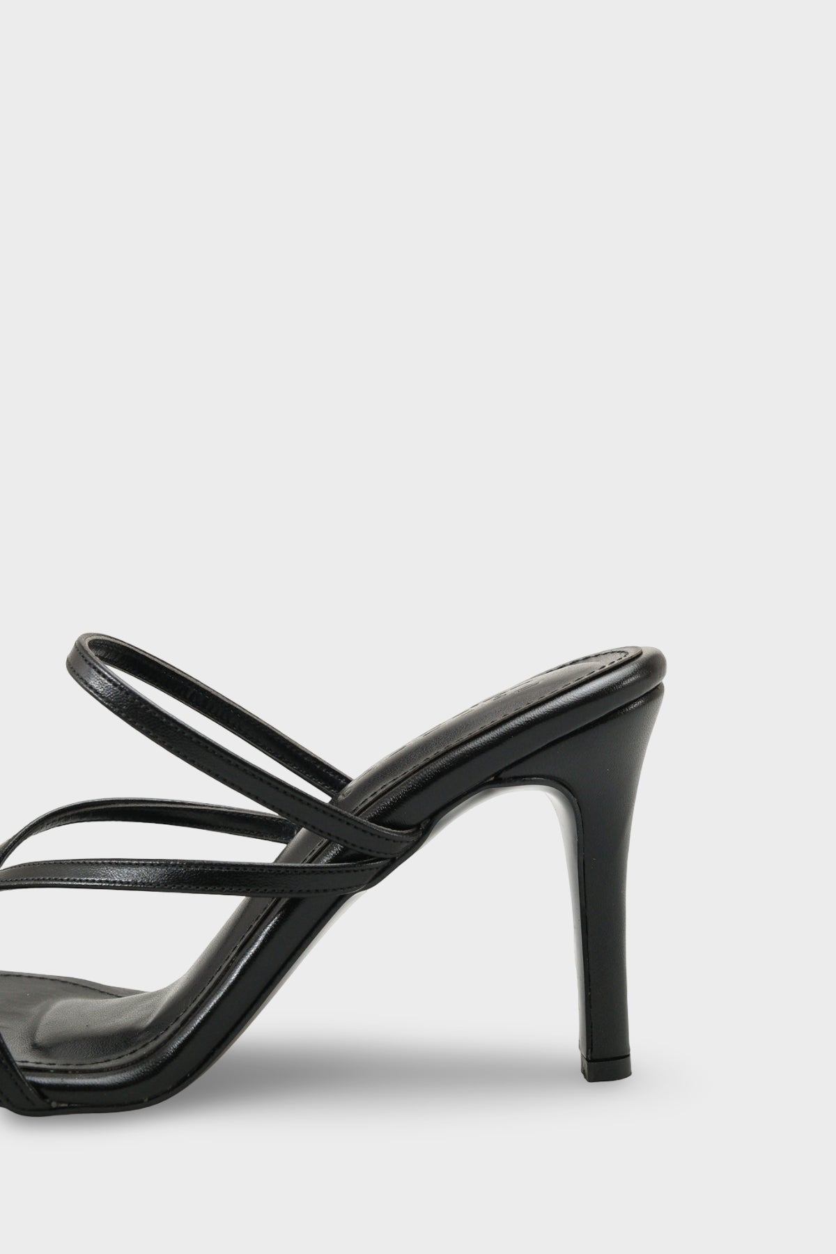 Vinnie Yuvarlak Burunlu Orta Topuklu Parmak Arası Şık Kadın Terlik