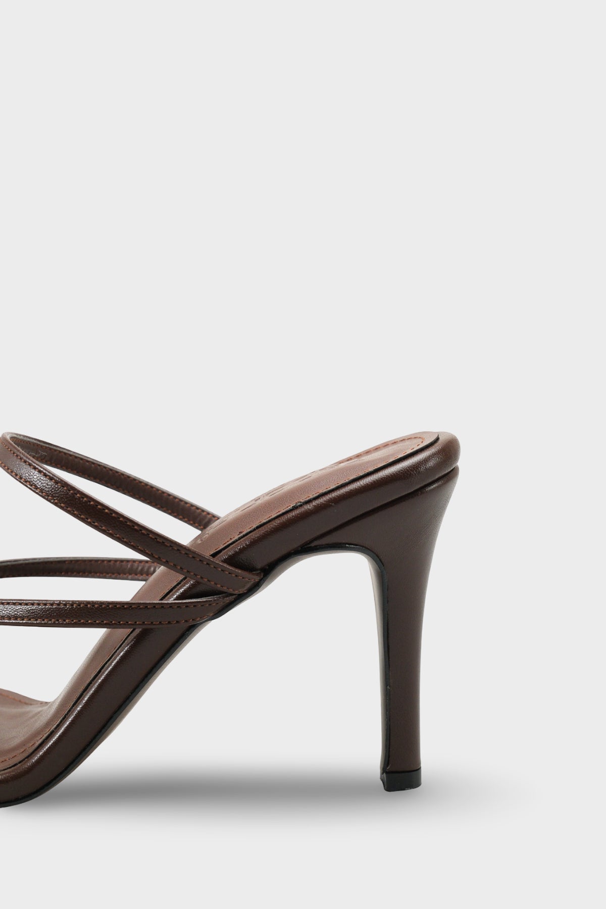 Vinnie Yuvarlak Burunlu Orta Topuklu Parmak Arası Şık Kadın Terlik