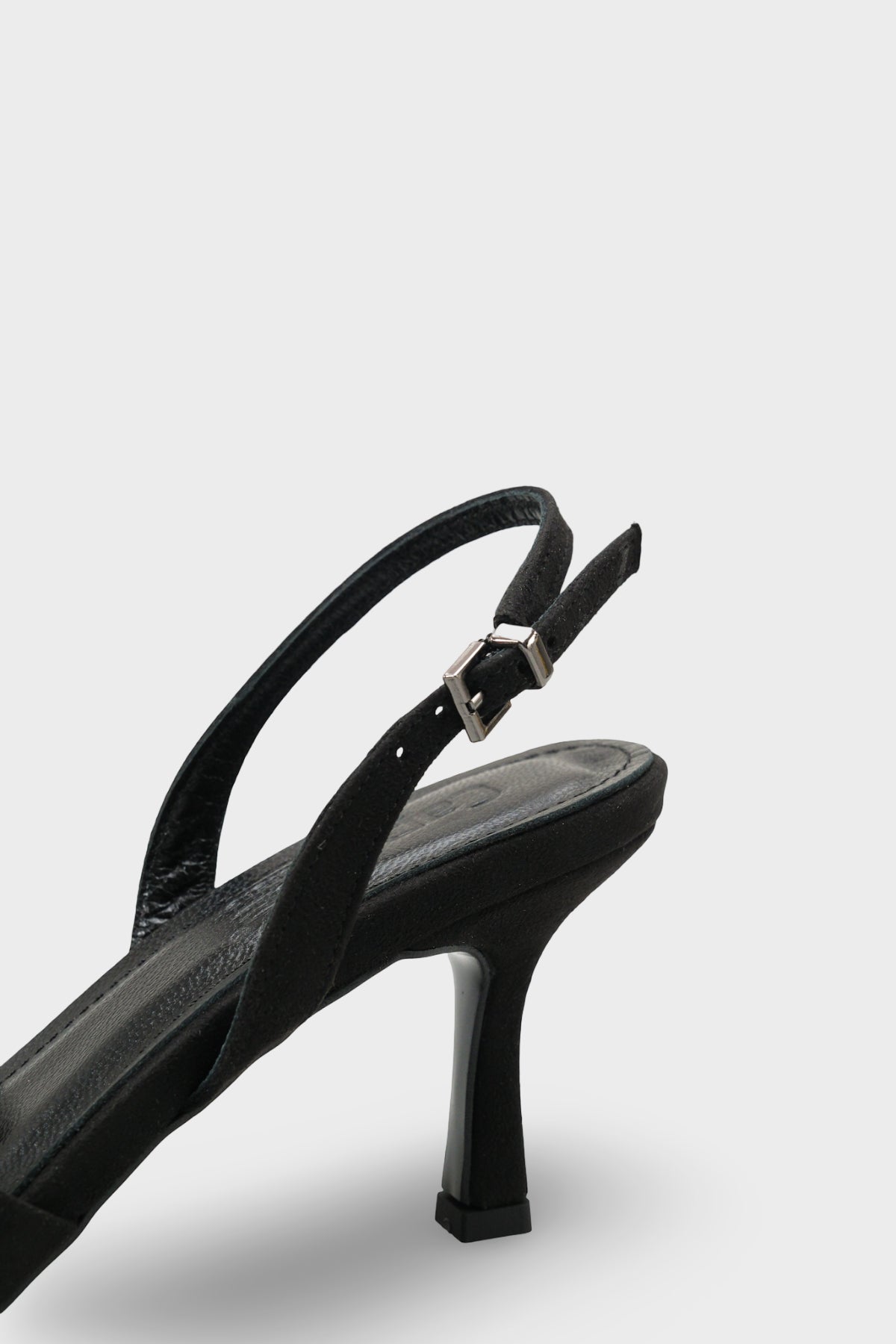 Roxana Hakiki Deri Astarlı Küt Burunlu Çapraz Bantlı Orta Topuklu Süet Görünümlü Şık Kadın Ayakkabı