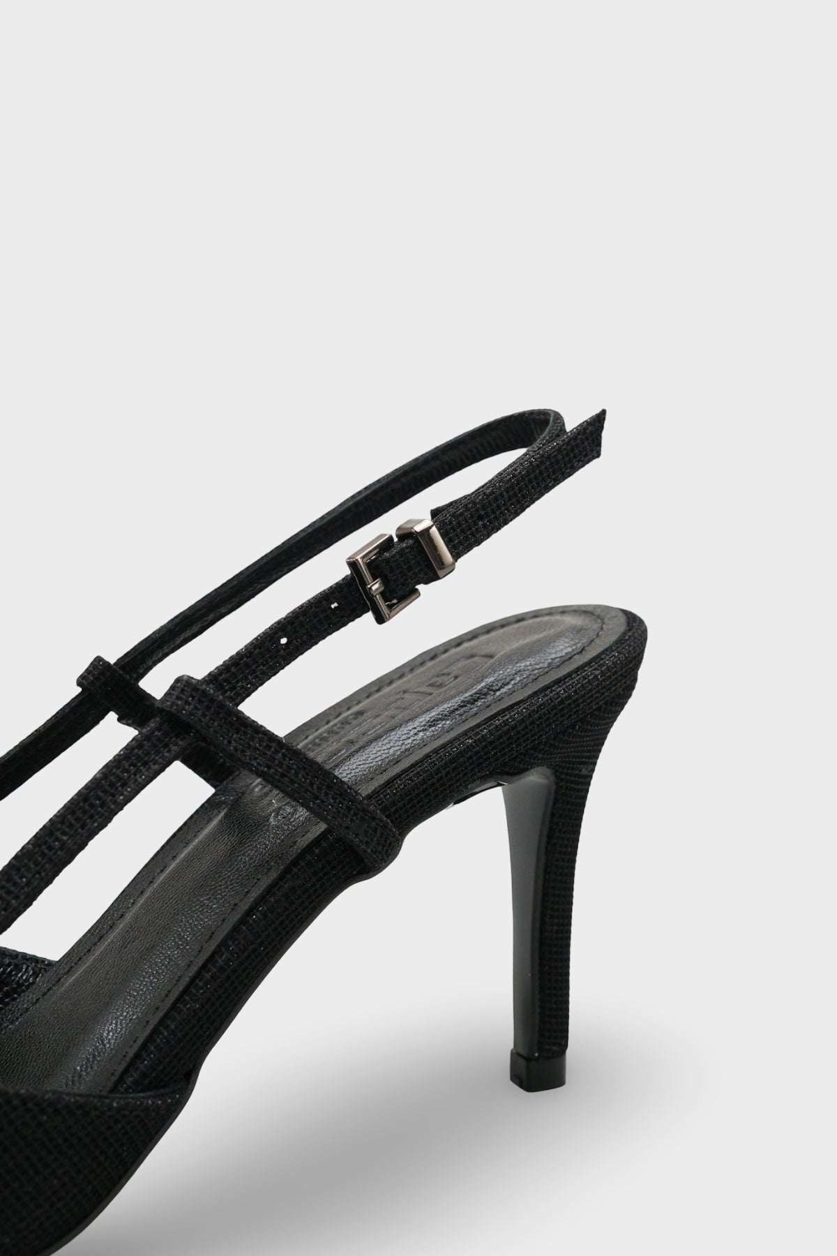 Susie Hakiki Deri Astarlı Sivri Burunlu Orta Topuklu Simli Arkası Açık Kadın Ayakkabı