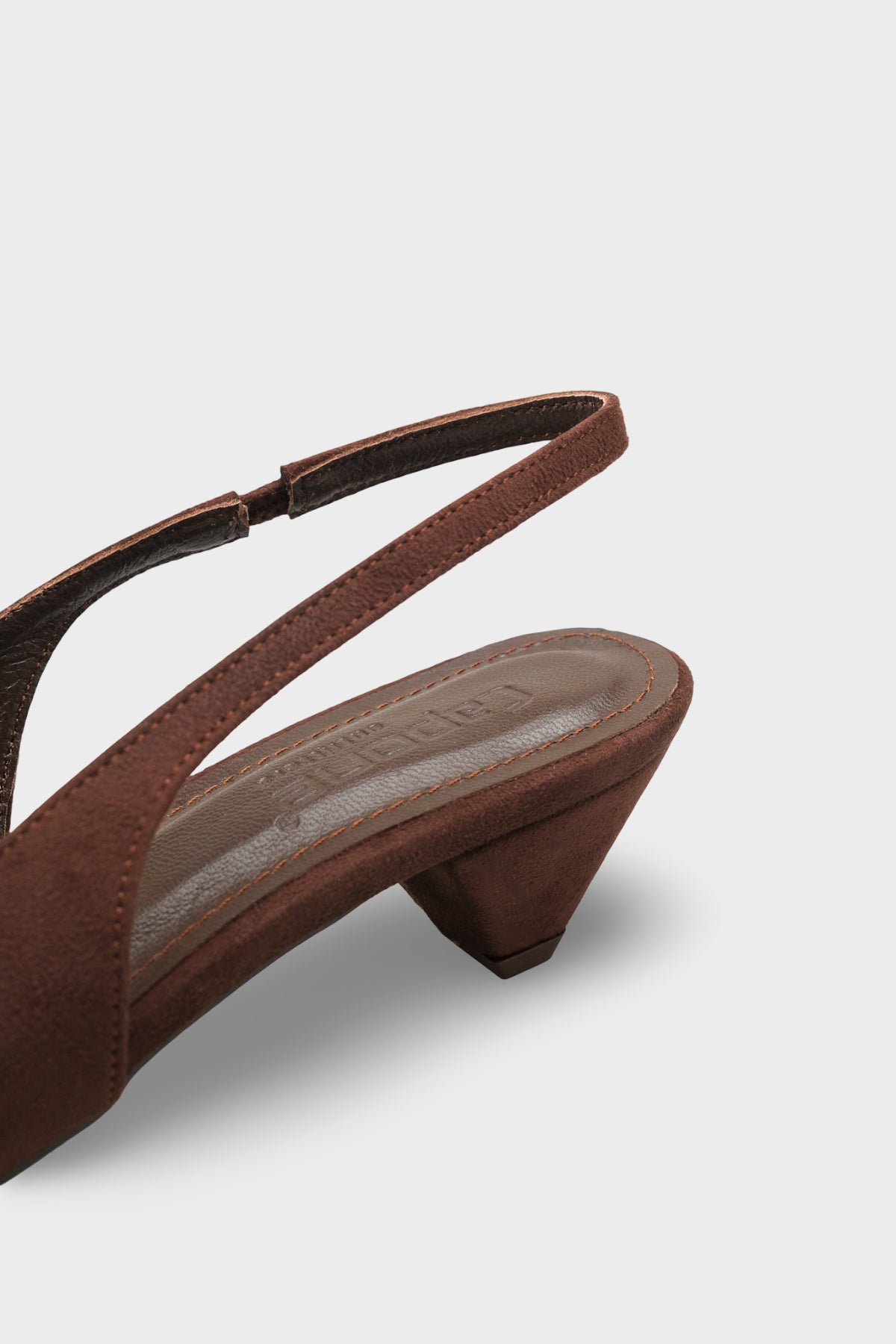 Ricki Hakiki Deri Astarlı Sivri Burunlu Orta Topuklu Süet Görünümlü Arkası Açık Kadın Ayakkabı