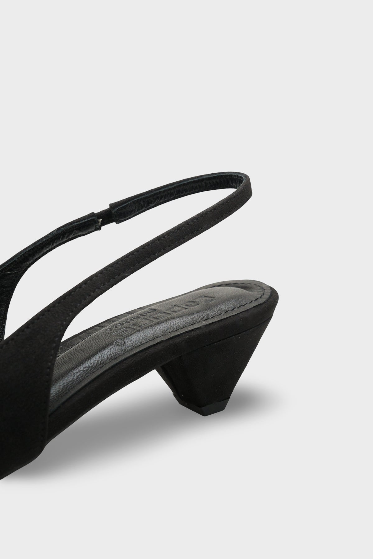 Ricki Hakiki Deri Astarlı Sivri Burunlu Orta Topuklu Süet Görünümlü Arkası Açık Kadın Ayakkabı