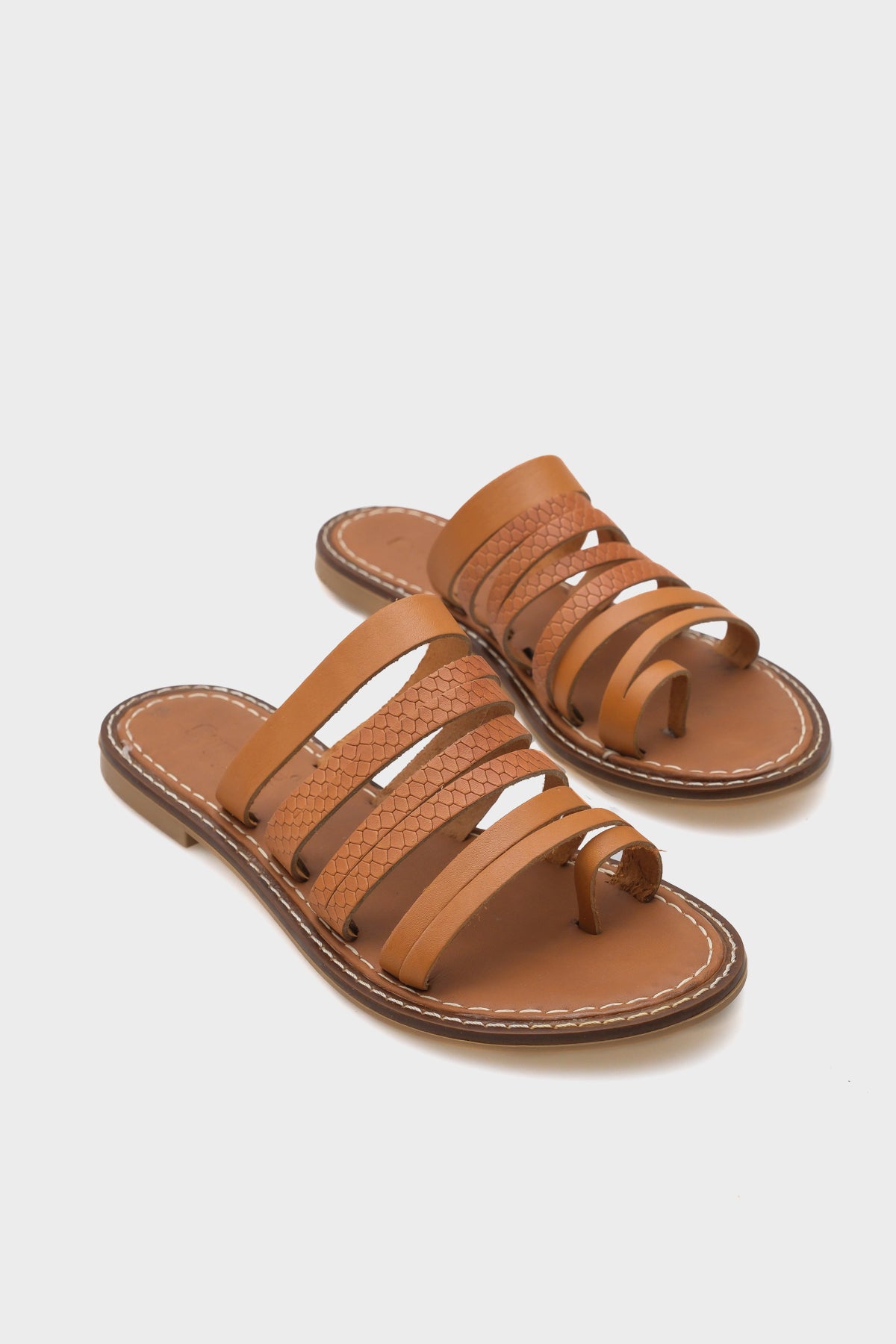 Lyssa Baş Parmak Detaylı Bantlı Kadın Deri Terlik