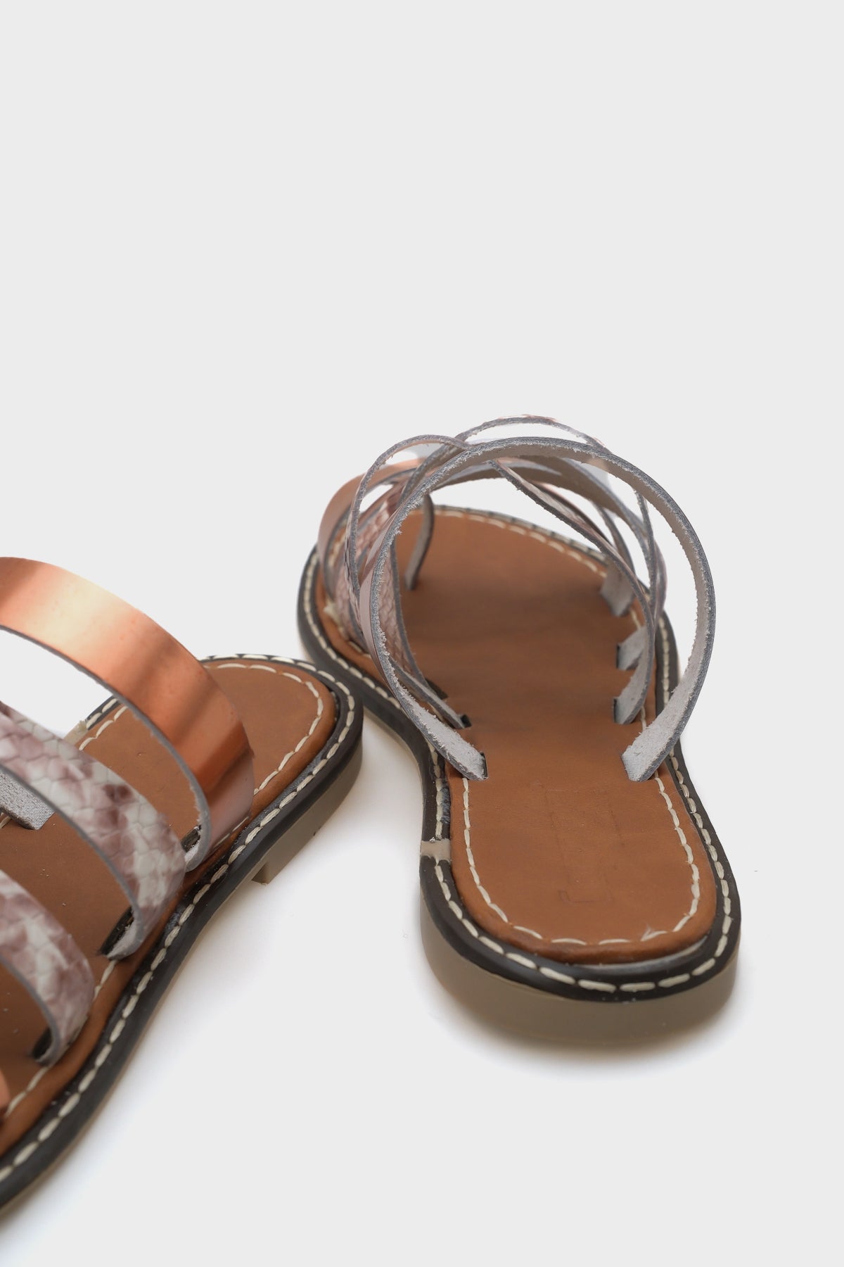 Lyssa Baş Parmak Detaylı Bantlı Kadın Terlik