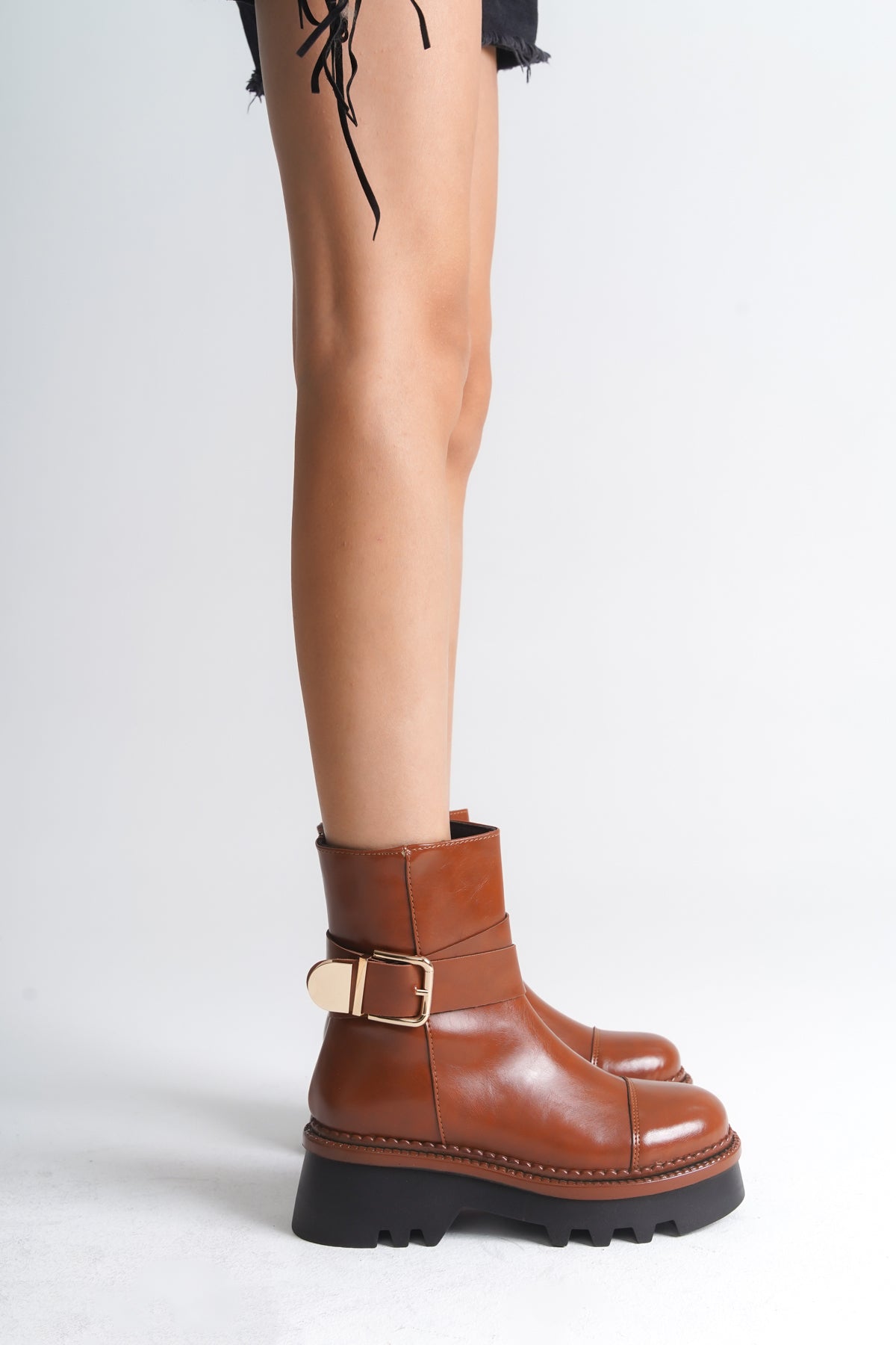 Giselle Trak Tabanlı Metal Tokalı Yandan Fermuarlı Kadın Uzun Bot