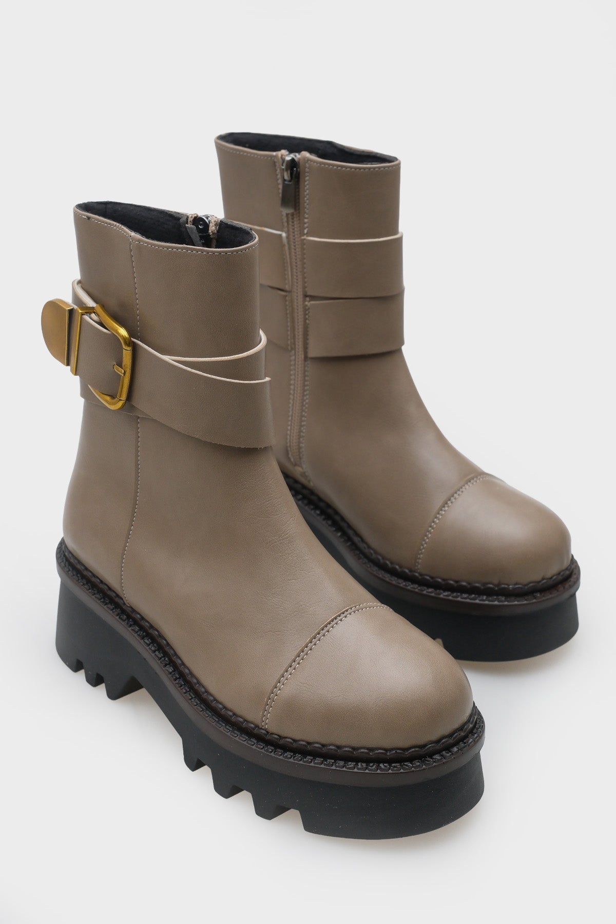 Giselle Trak Tabanlı Metal Tokalı Yandan Fermuarlı Kadın Uzun Bot
