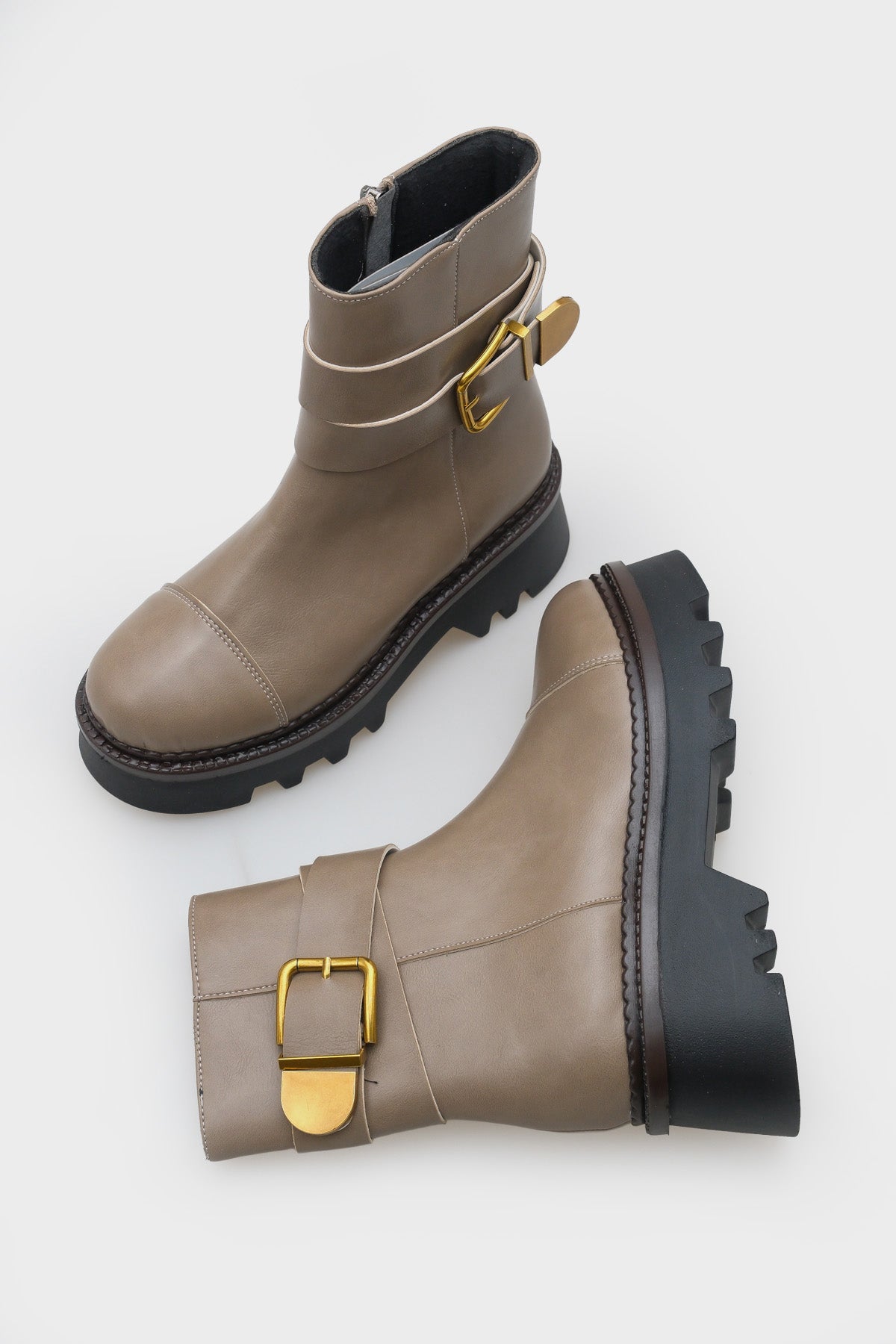 Giselle Trak Tabanlı Metal Tokalı Yandan Fermuarlı Kadın Uzun Bot