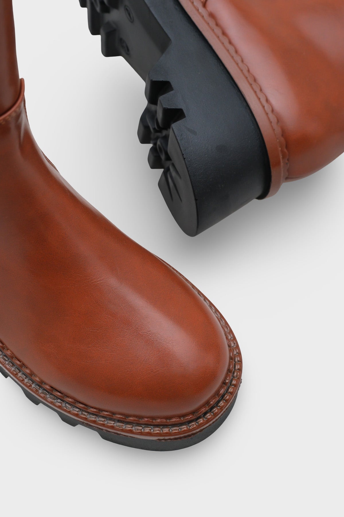 Norry Trak Tabanlı Metal Tokalı Yandan Fermuarlı Kadın Çizme