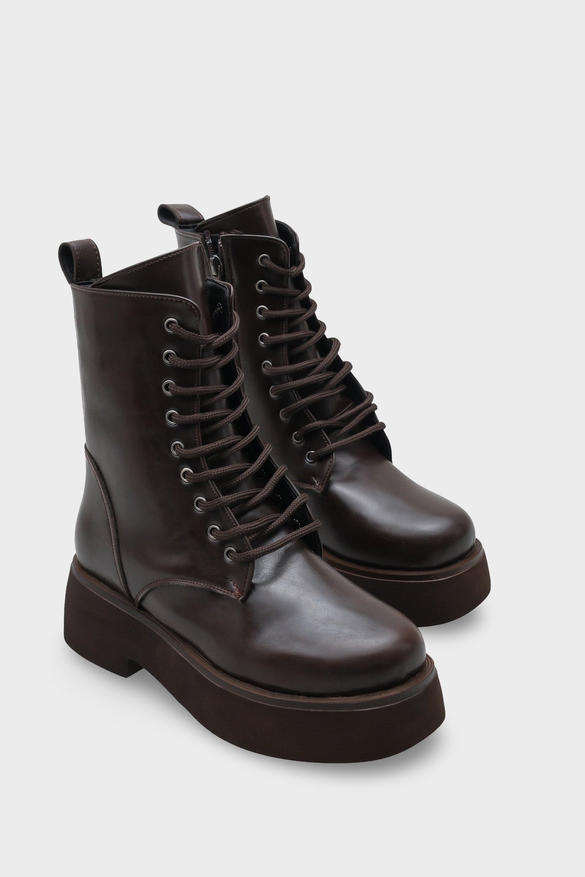 Melessa Yuvarlak Burunlu Yandan Fermuarlı Trak Tabanlı Kadın Bot