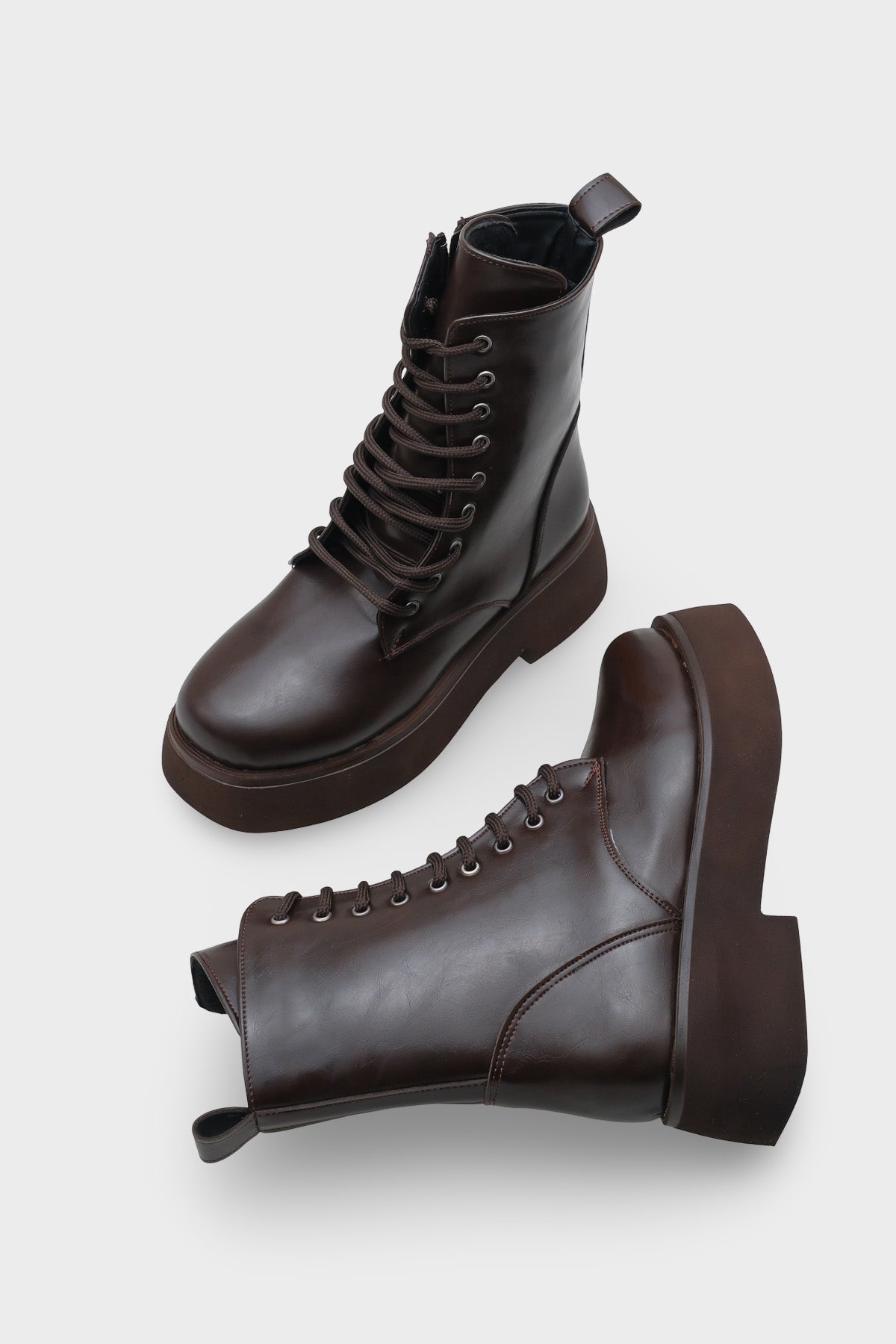 Melessa Yuvarlak Burunlu Yandan Fermuarlı Trak Tabanlı Kadın Bot