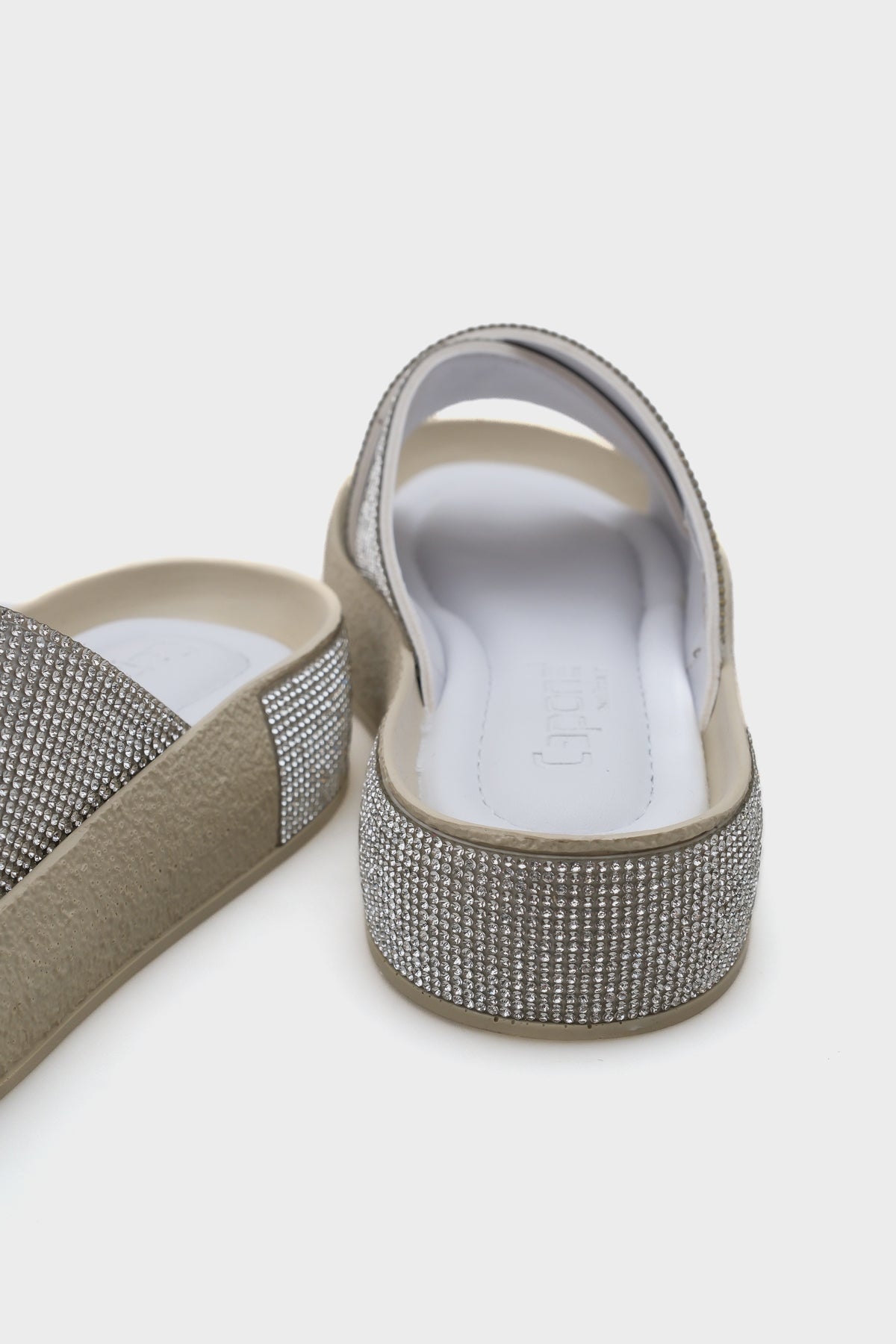 Maren Çapraz Taşlı Bantlı Taşlı Detaylı Dolgu Topuk Kadın Terlik