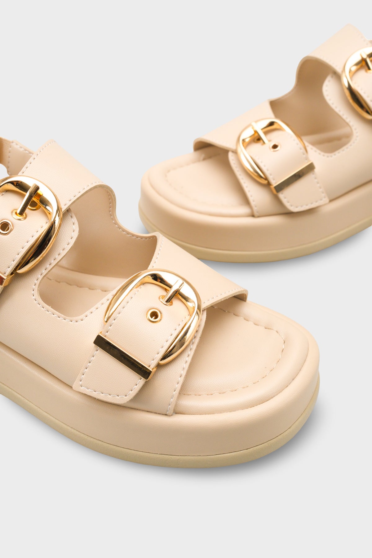 Cortney Dolgu Topuklu Çift Bantlı Tokalı Kadın Sandalet