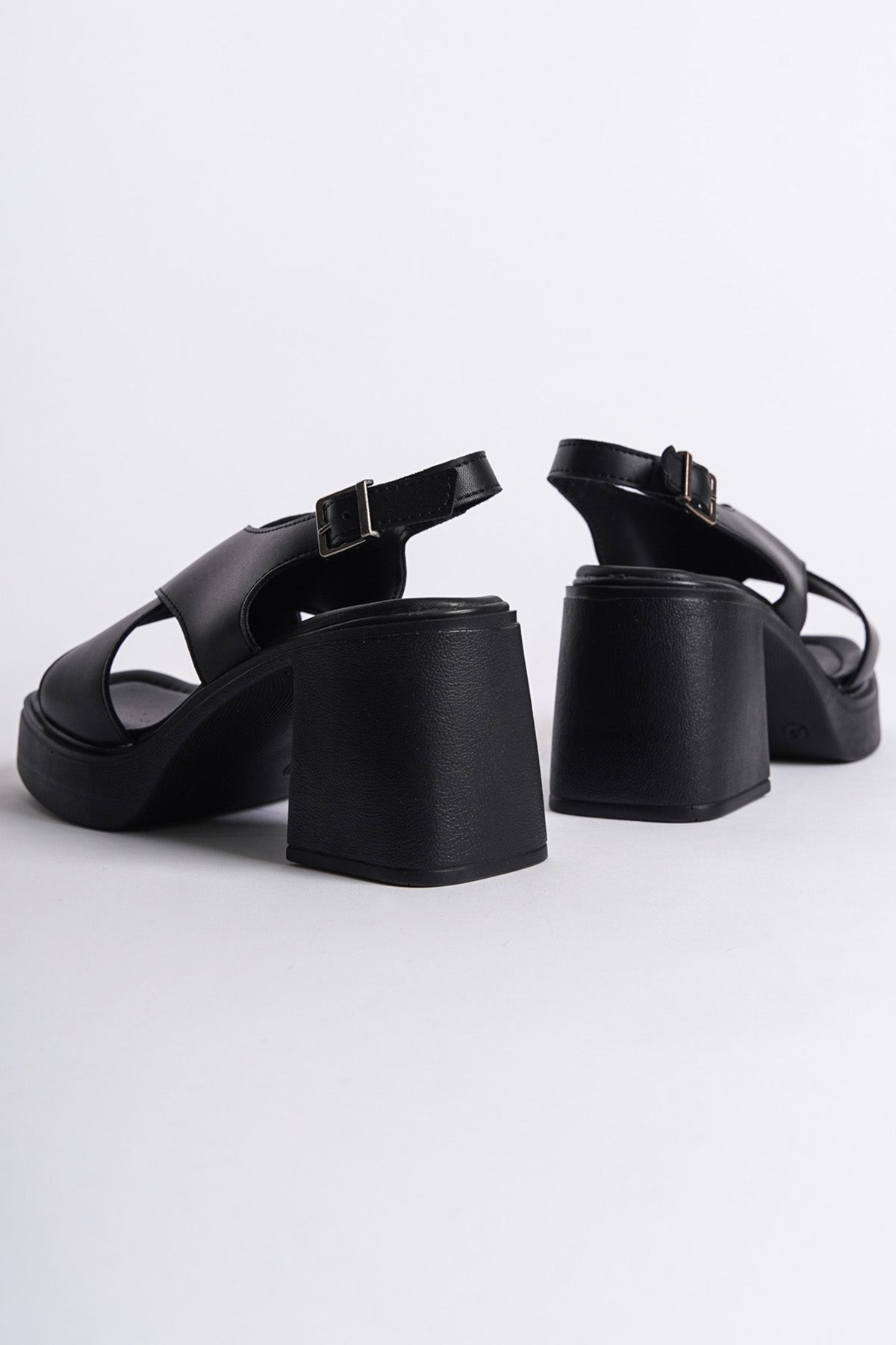 Platform Çapraz Bantlı Kadın Sandalet