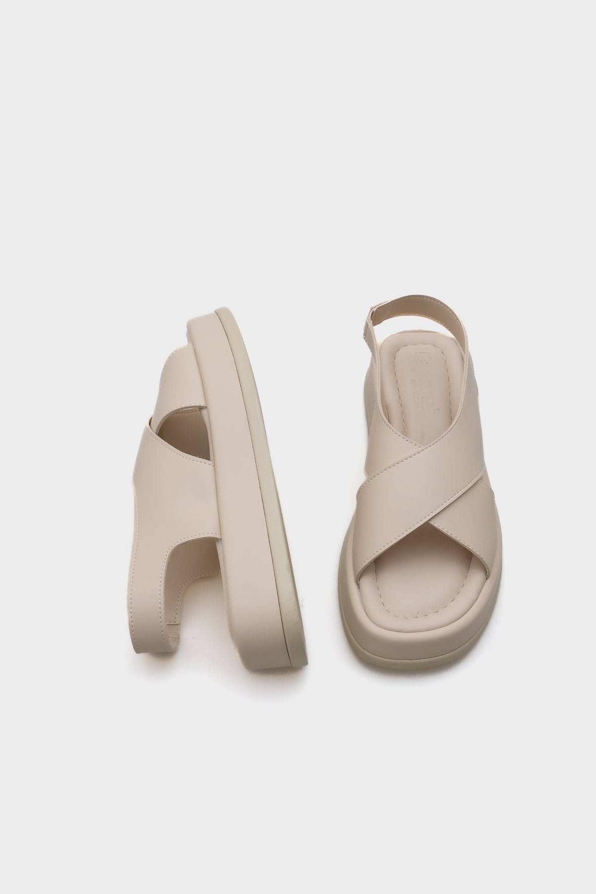 Dena Dolgu Topuklu Çapraz Bantlı Kadın Sandalet