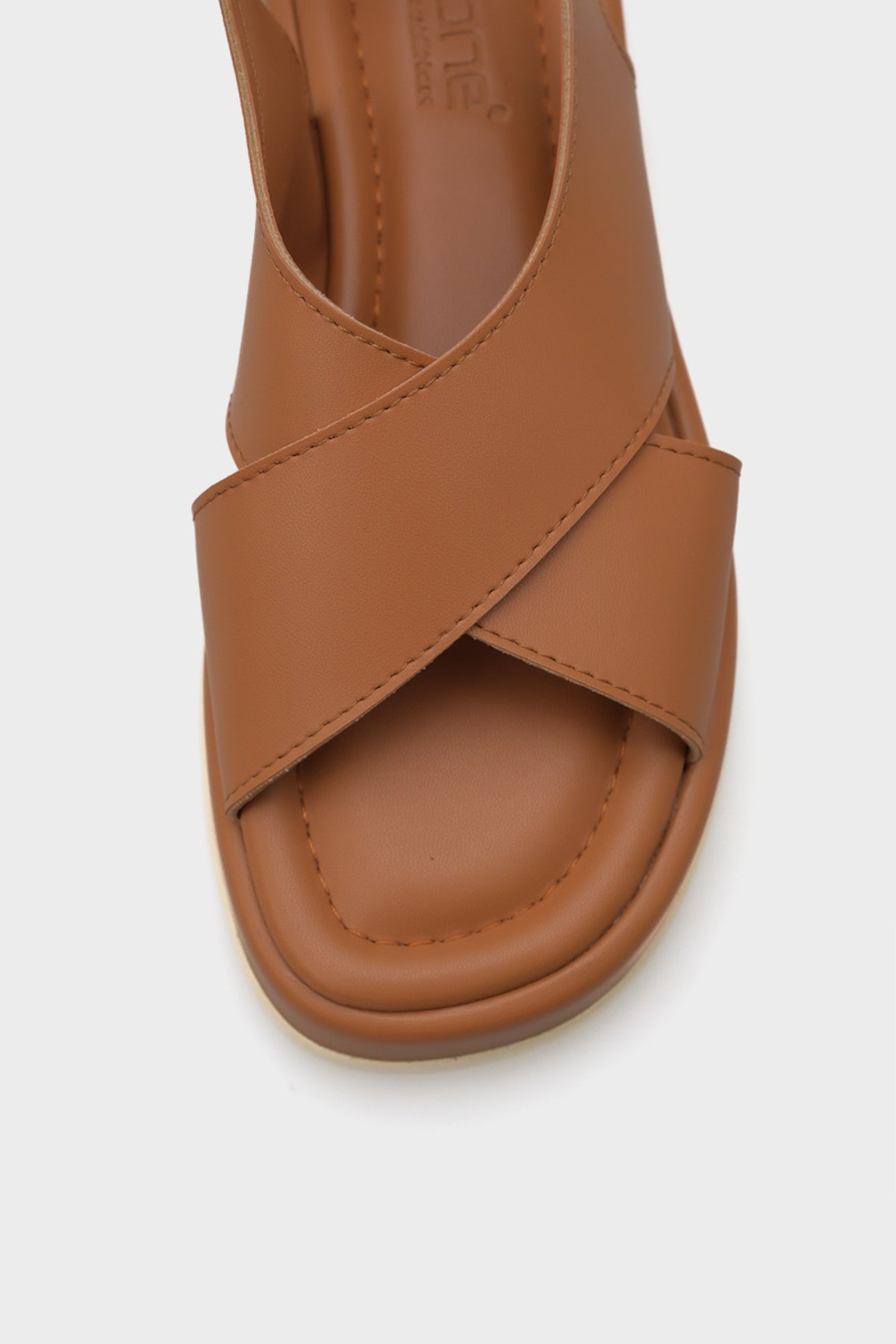 Dena Dolgu Topuklu Çapraz Bantlı Kadın Sandalet