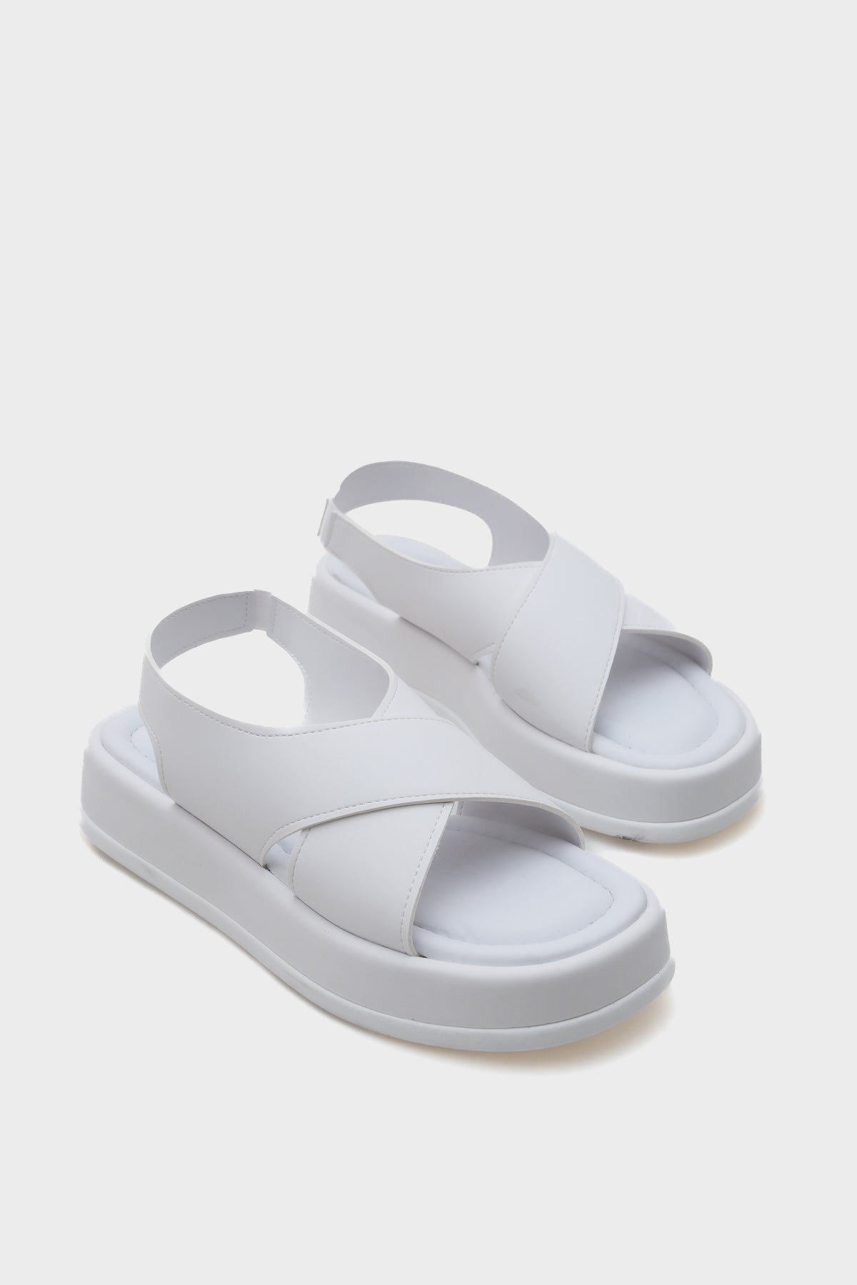 Dena Dolgu Topuklu Çapraz Bantlı Kadın Sandalet