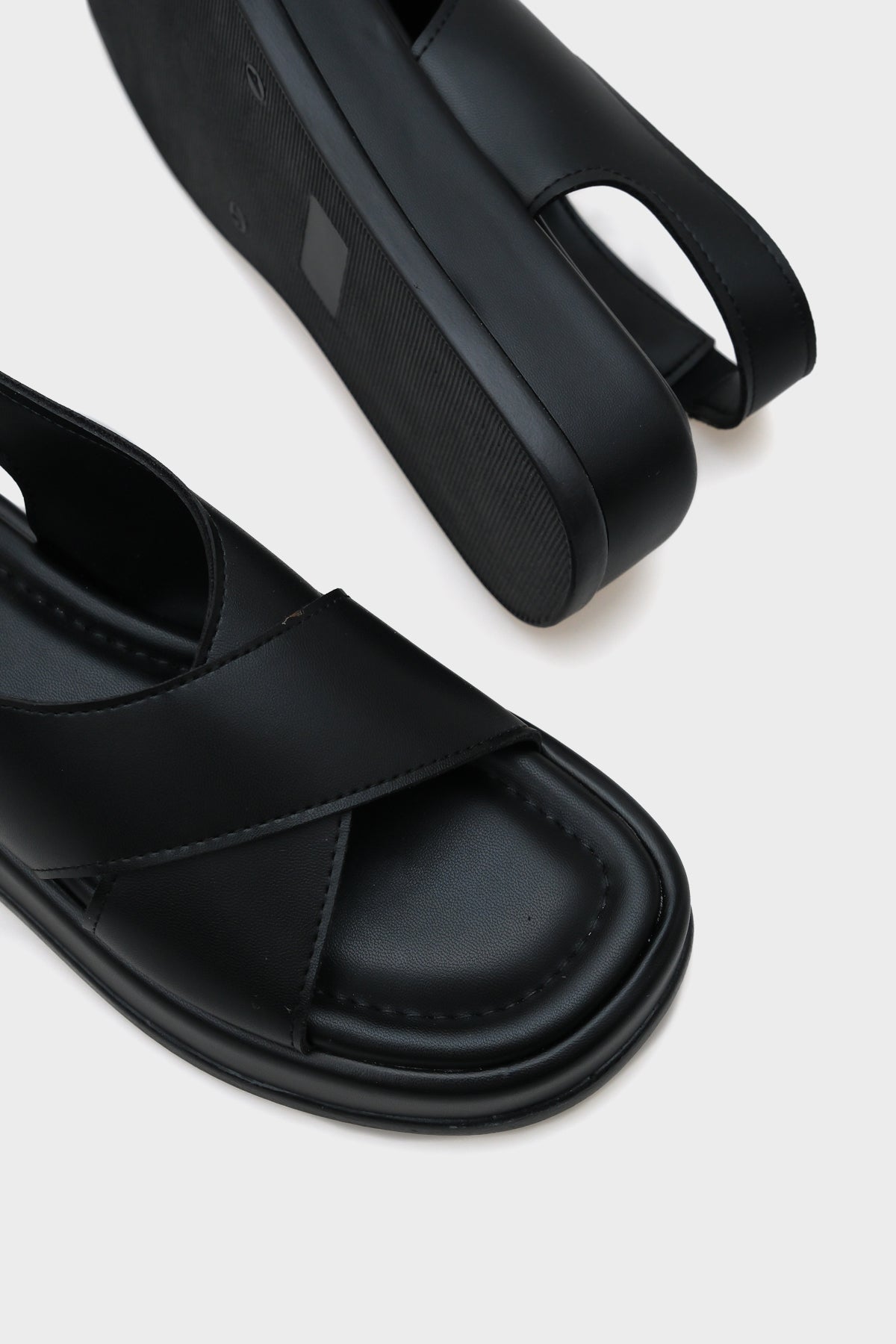 Dena Dolgu Topuklu Çapraz Bantlı Kadın Sandalet