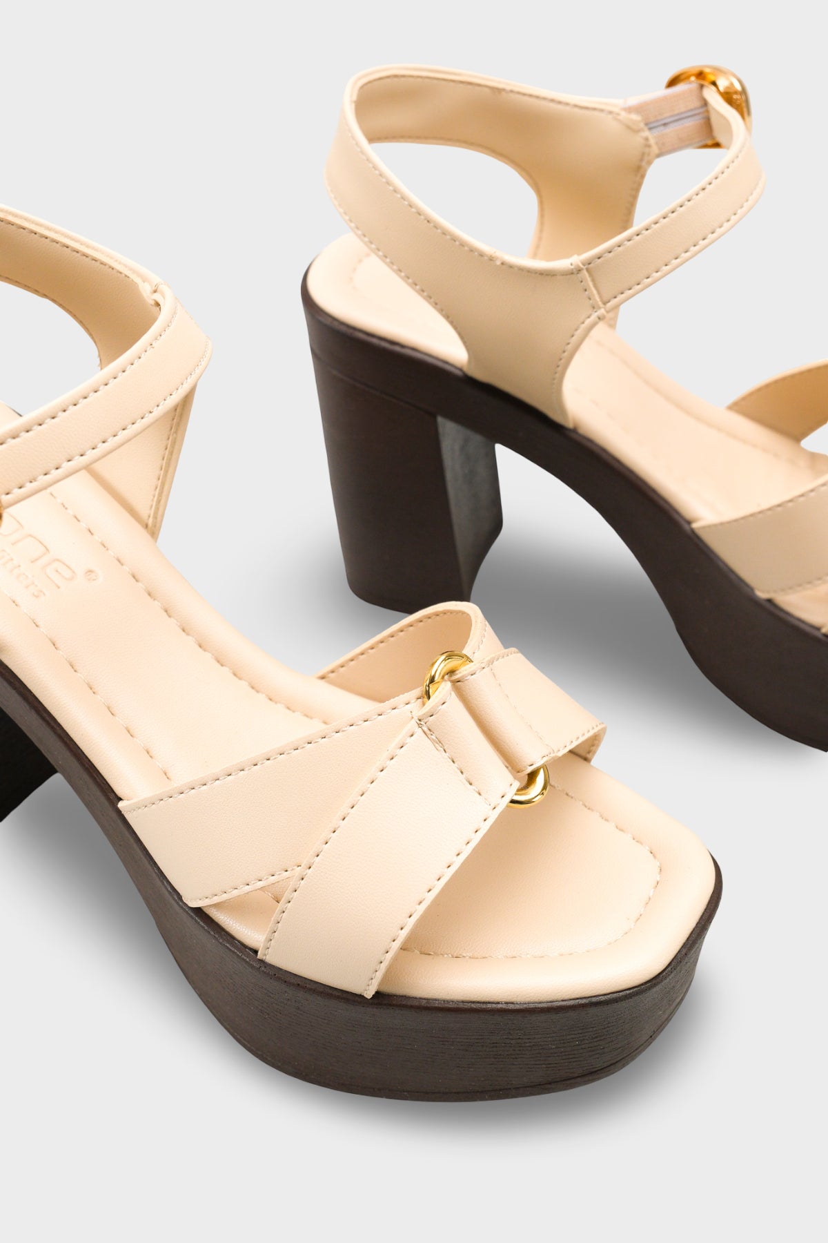 Sheilah Platform Çapraz Bantlı Bilekten Bantlı Kadın Sandalet