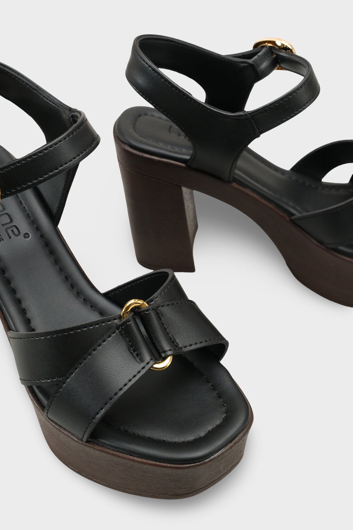 Sheilah Platform Çapraz Bantlı Bilekten Bantlı Kadın Sandalet