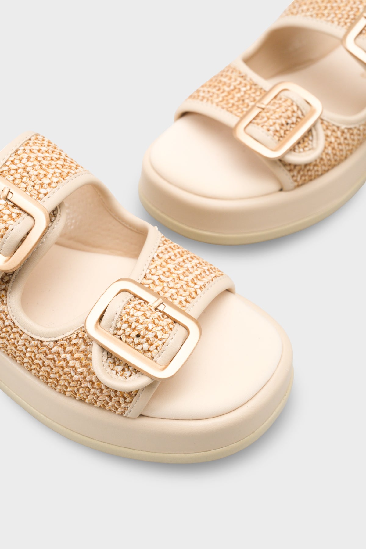 Marge Dolgu Topuklu Çift Bantlı Tokalı Kadın Terlik