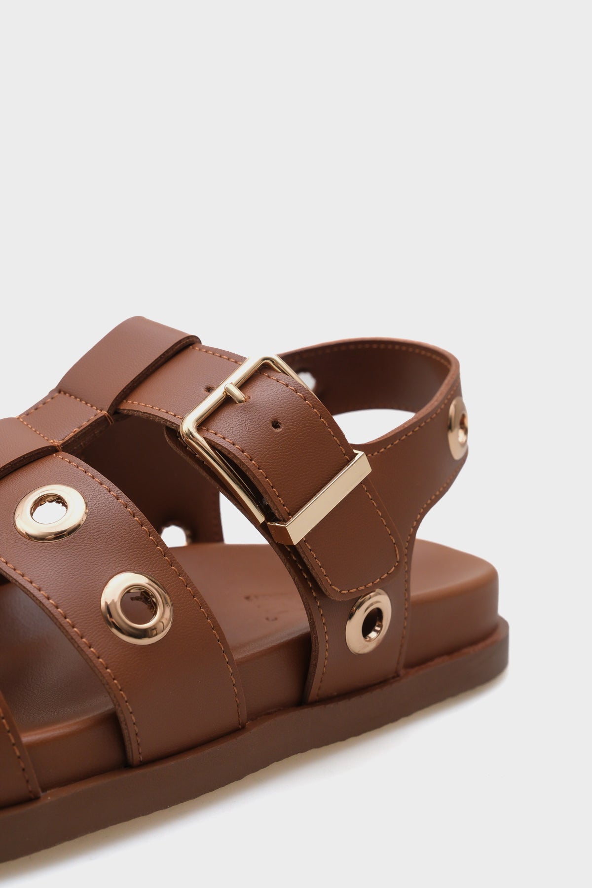 Valene Düz Topuk Metal Aksesuarlı Gladyatör Kadın Sandalet