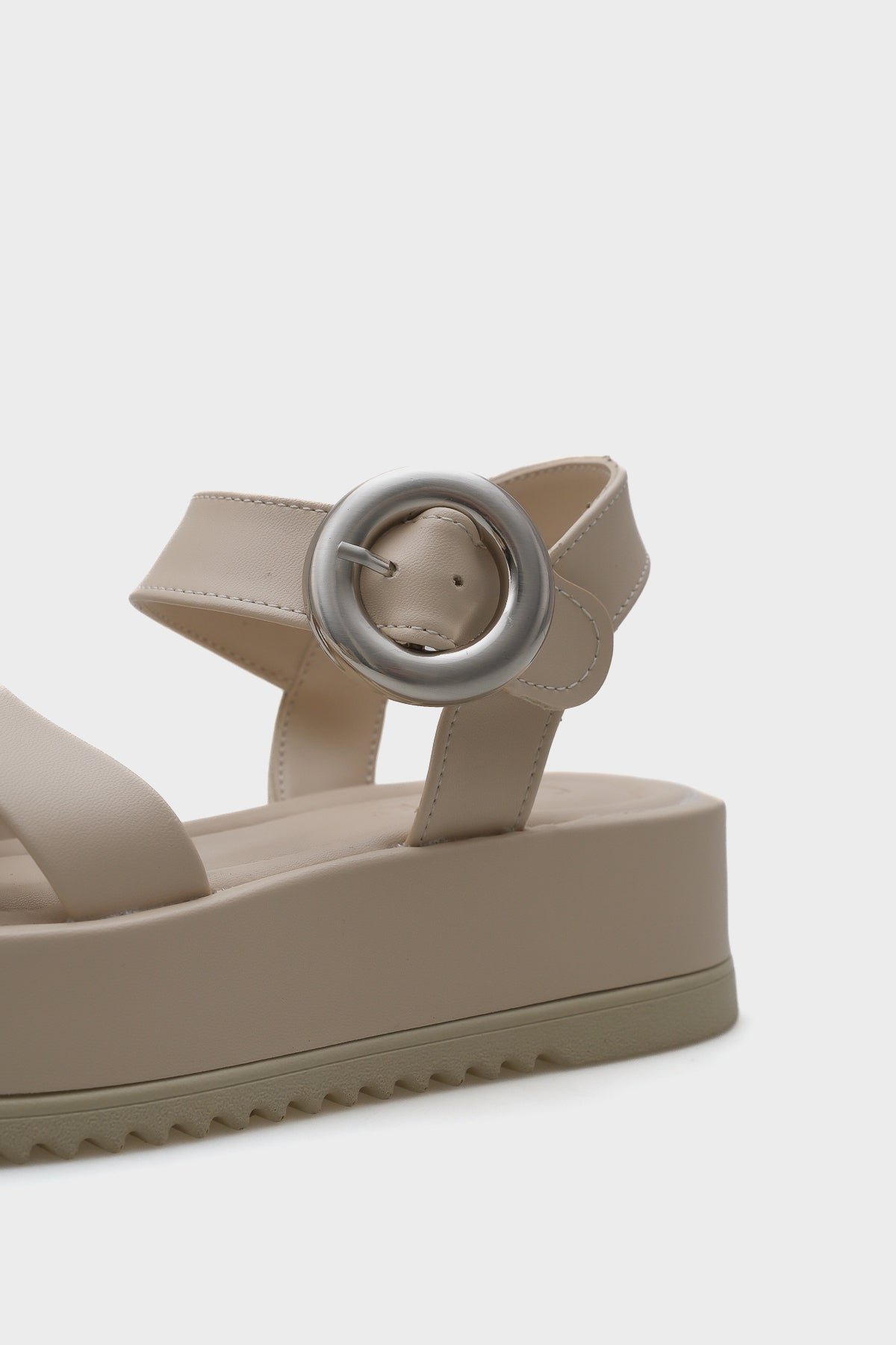 Dolly Çapraz Bantlı Konfor Tokalı Dolgu Topuklu Kadın Sandalet