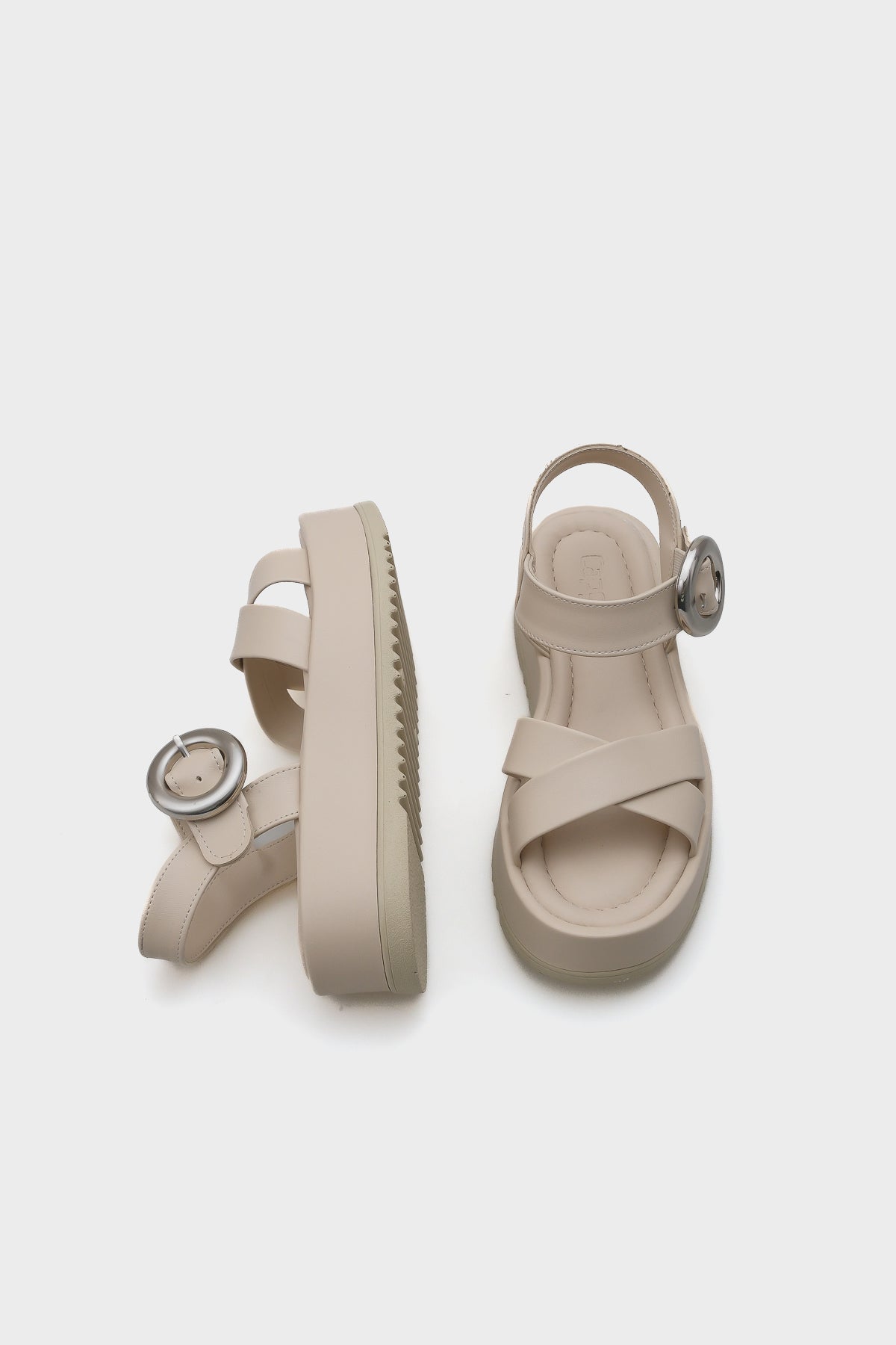 Dolly Çapraz Bantlı Konfor Tokalı Dolgu Topuklu Kadın Sandalet