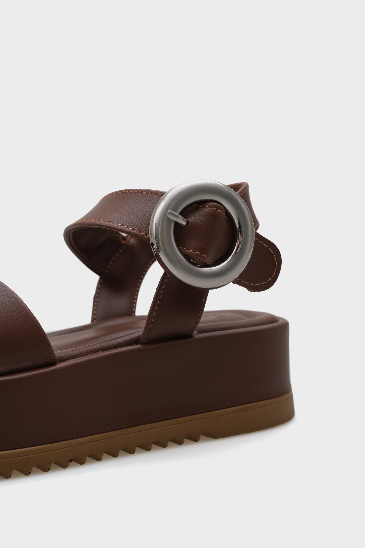 Dolly Çapraz Bantlı Konfor Tokalı Dolgu Topuklu Kadın Sandalet