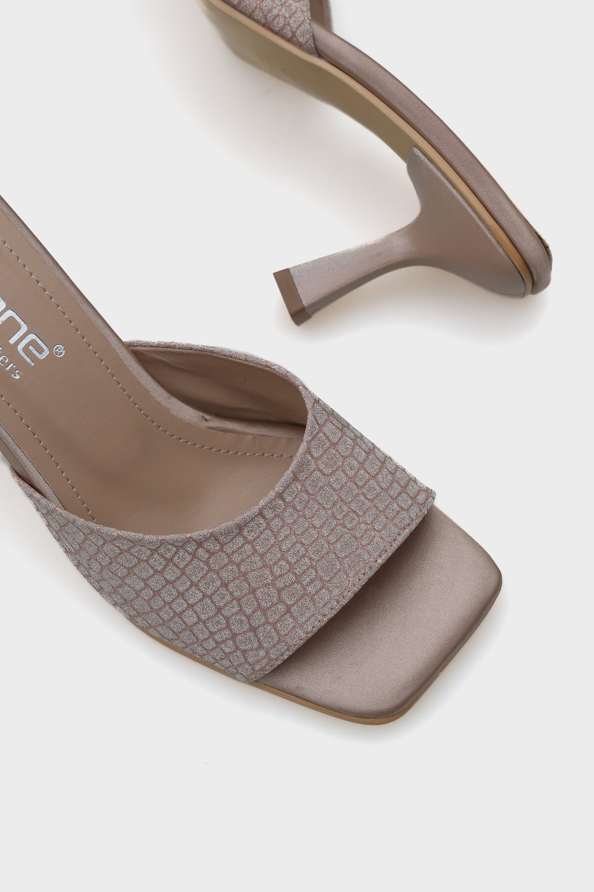 Maura Küt Burunlu Tek Bantlı Kum Saati Topuklu Kadın Terlik