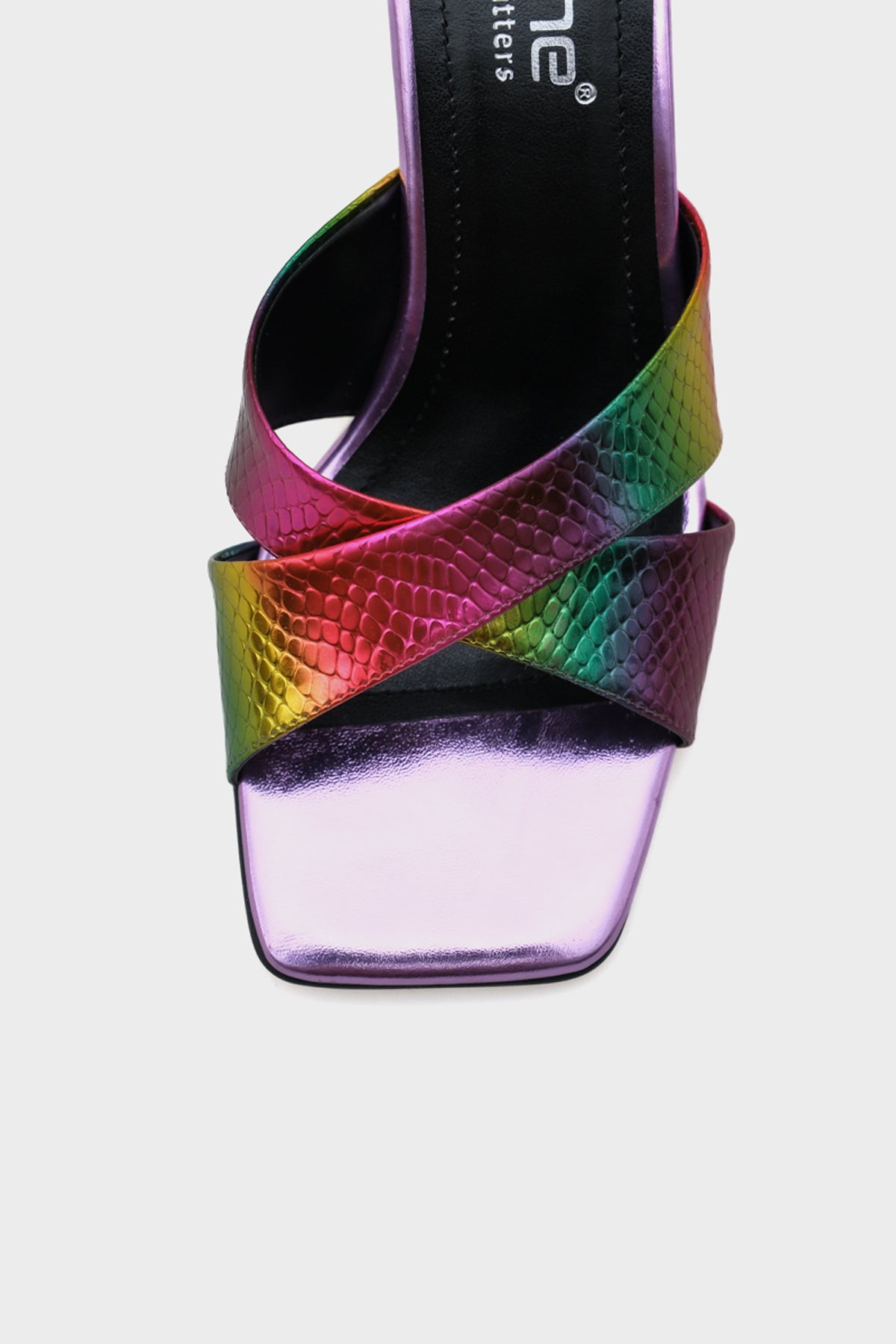 Mavis Küt Burunlu Yılan Desenli Çapraz Bantlı Orta Topuklu Metalik Kadın Terlik