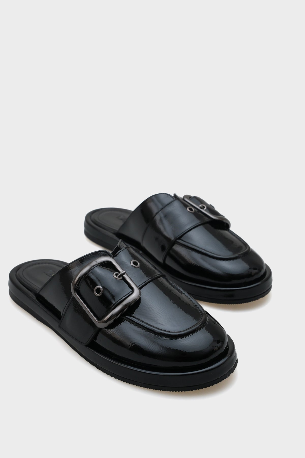 Melina Tokalı Burnu Kapalı İçi Tüylü Kadın Terlik