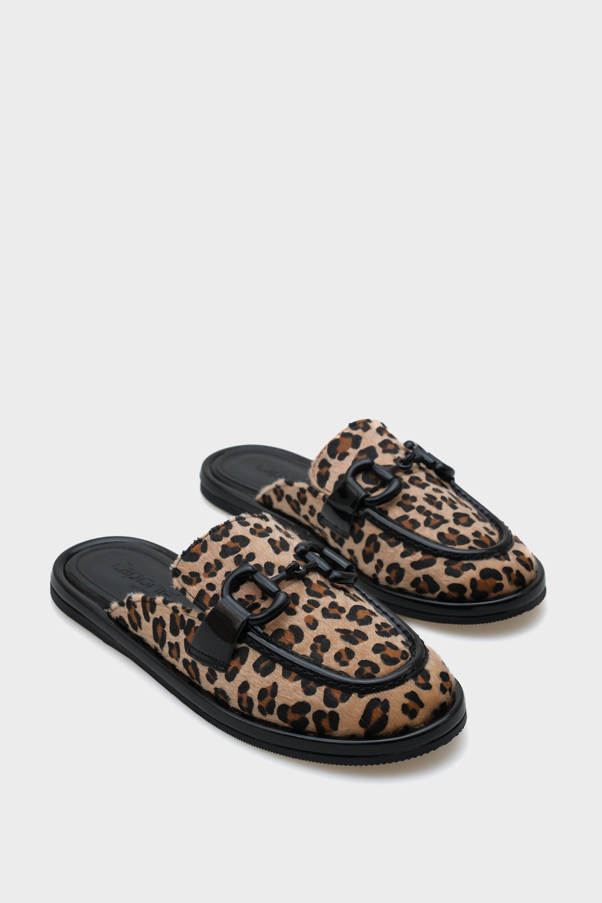 Mella Tokalı Burnu Kapalı İçi Tüylü Kadın Terlik