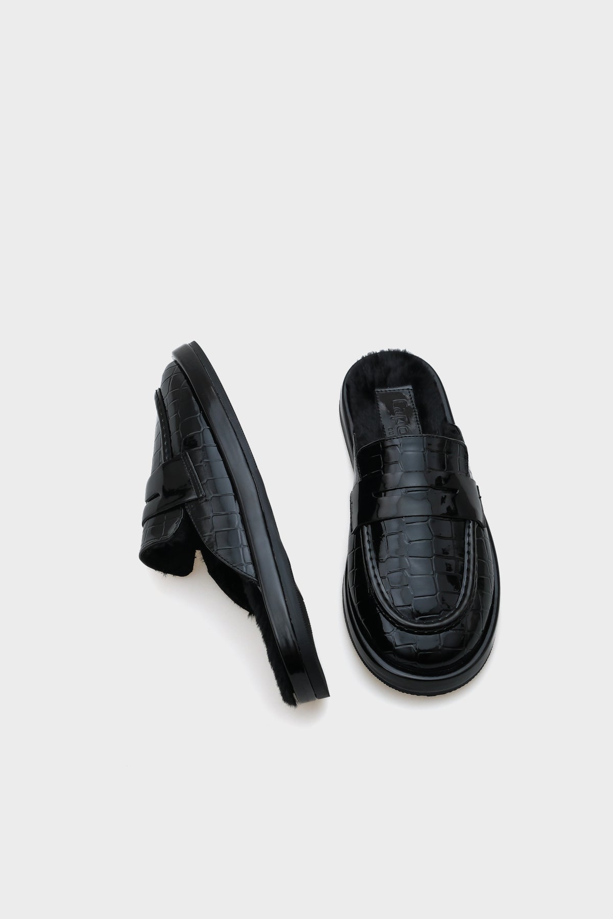 Melva Burnu Kapalı İçi Tüylü Kadın Terlik