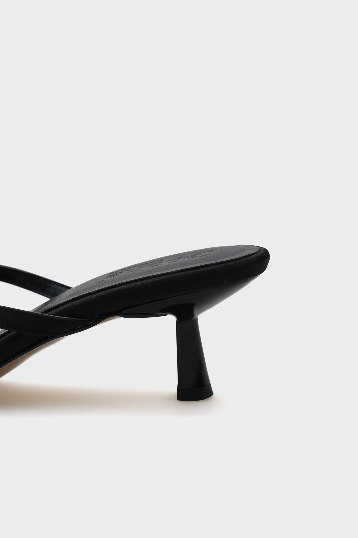 Milena Küt Burunlu Orta Topuklu Çift Taşlı Tokalı Saten Kadın Terlik