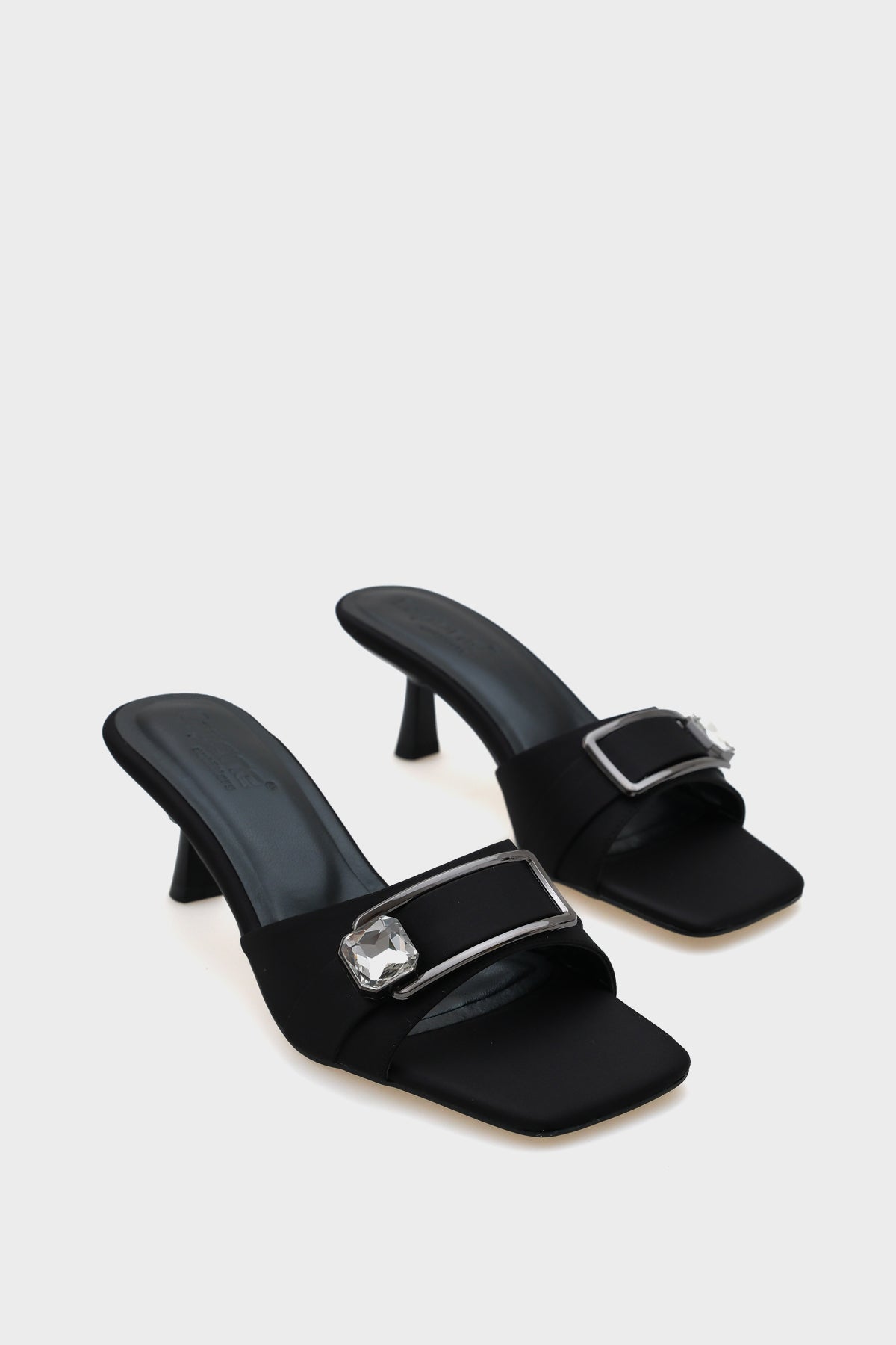 Mina Küt Burunlu Orta Topuklu Taşlı Tek Bantlı Kadın Terlik