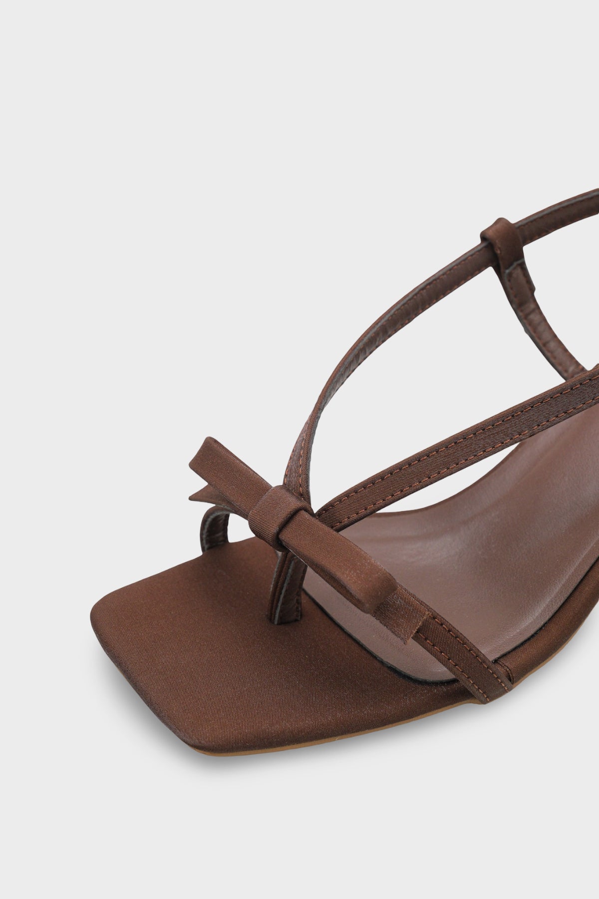 Lacey Saten Orta Topuklu Küt Burunlu Kadın Sandalet