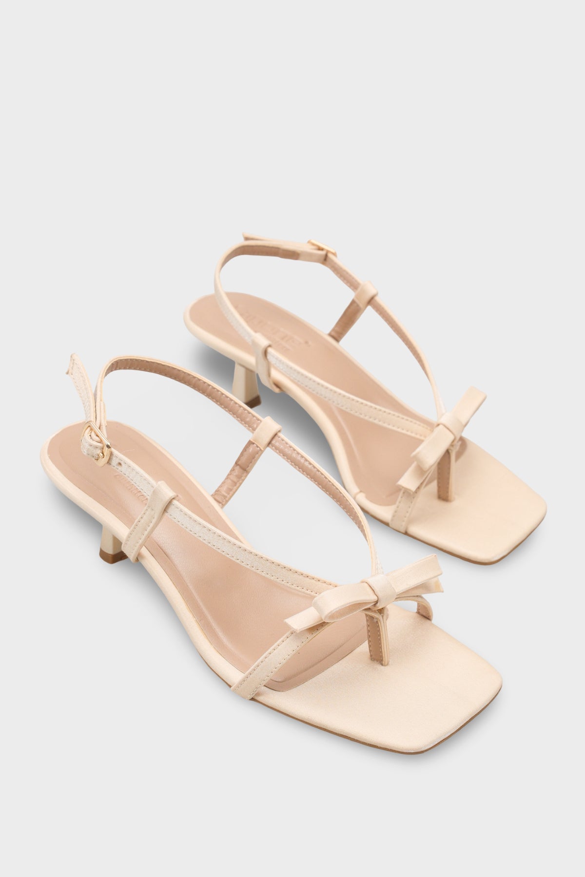 Lacey Saten Orta Topuklu Küt Burunlu Kadın Sandalet