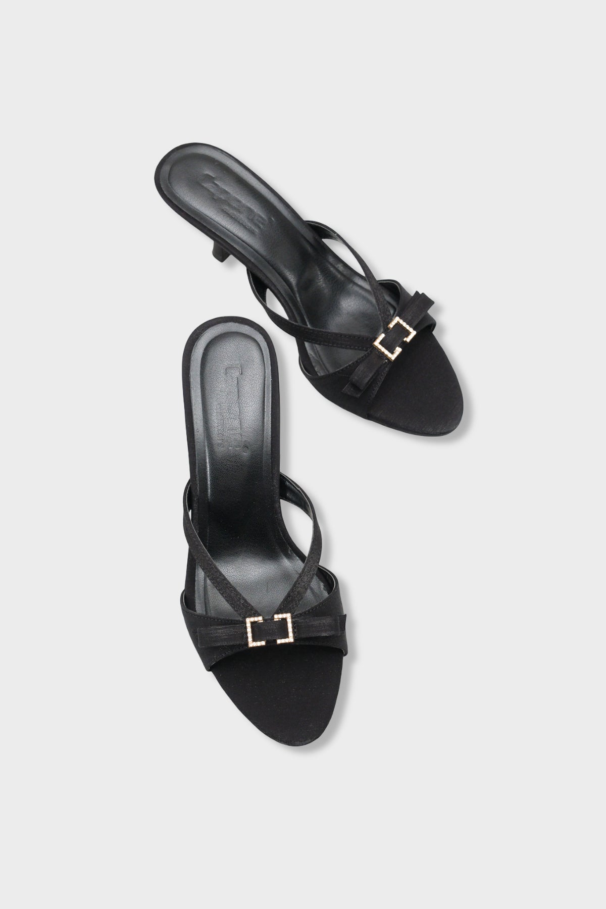 Vivia Sivri Burunlu Taşlı Tokalı Saten Orta Topuklu Şık Kadın Terlik