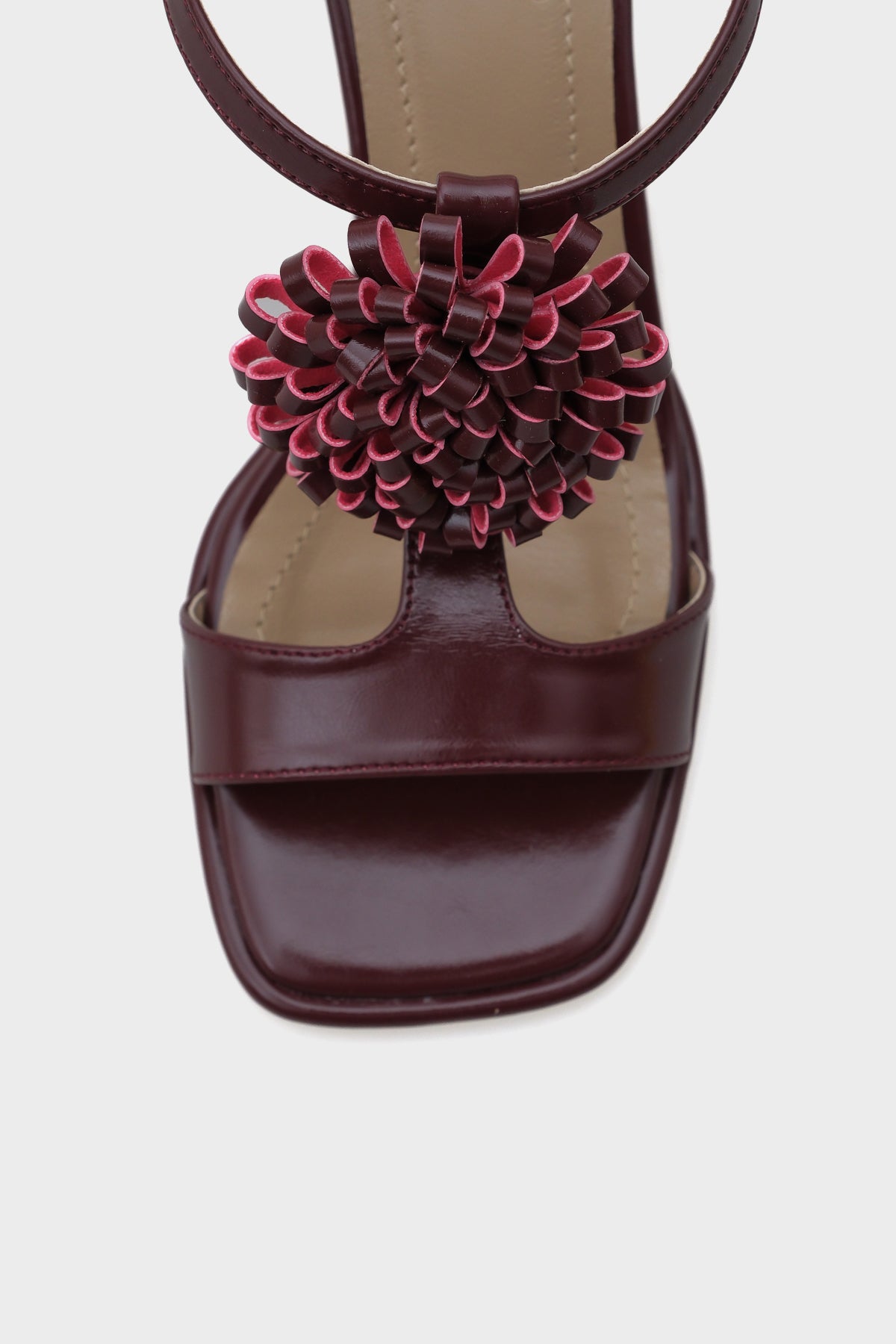 Morna Orta Topuklu  Küt Burunlu  Çiçekli Kadın Sandalet