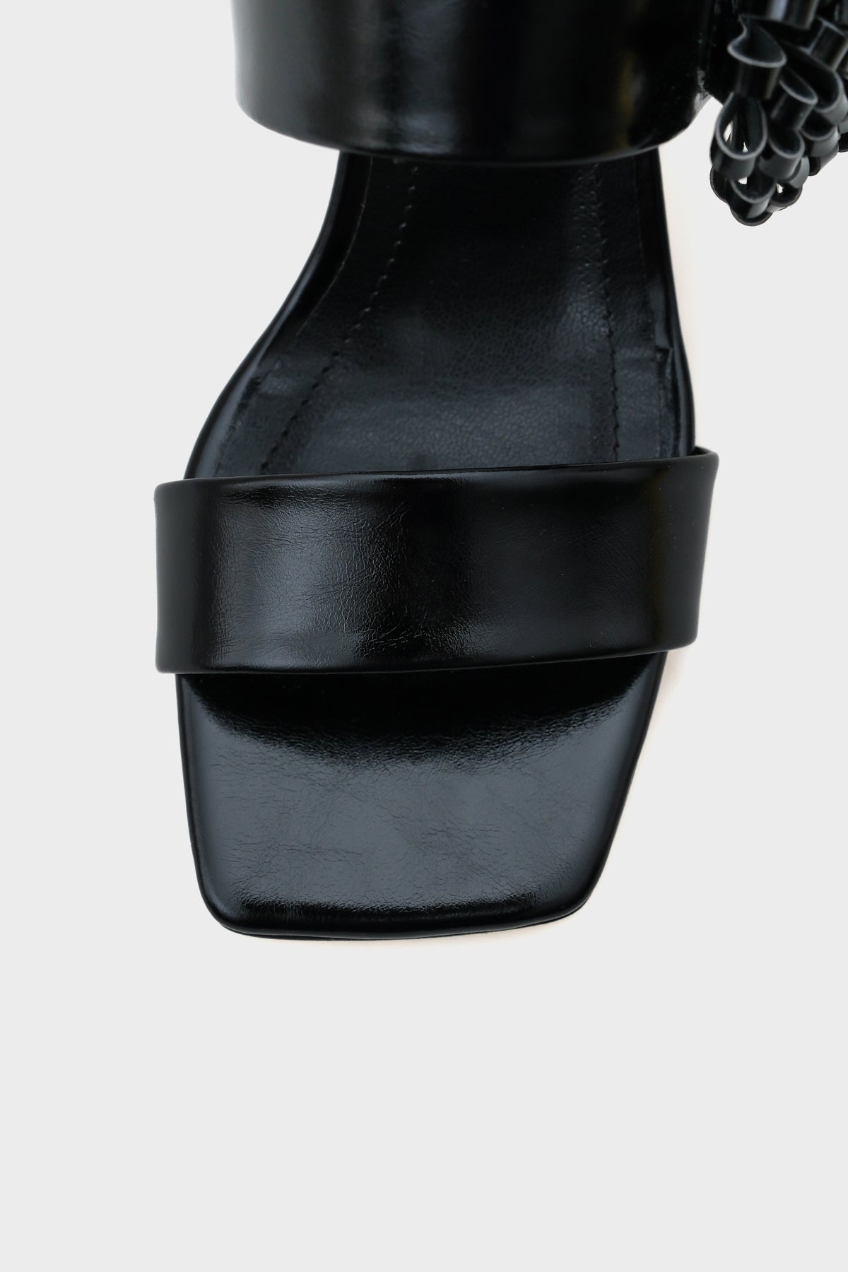 Moya Orta Topuklu Küt Burunlu  Çiçekli Kadın Terlik