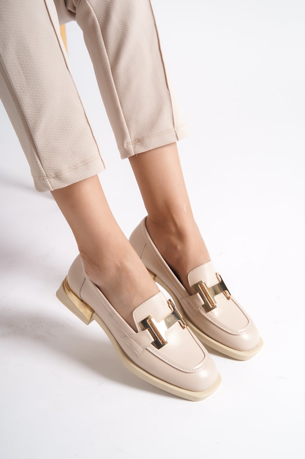 Küt Burunlu H Tokalı Kadın Loafer