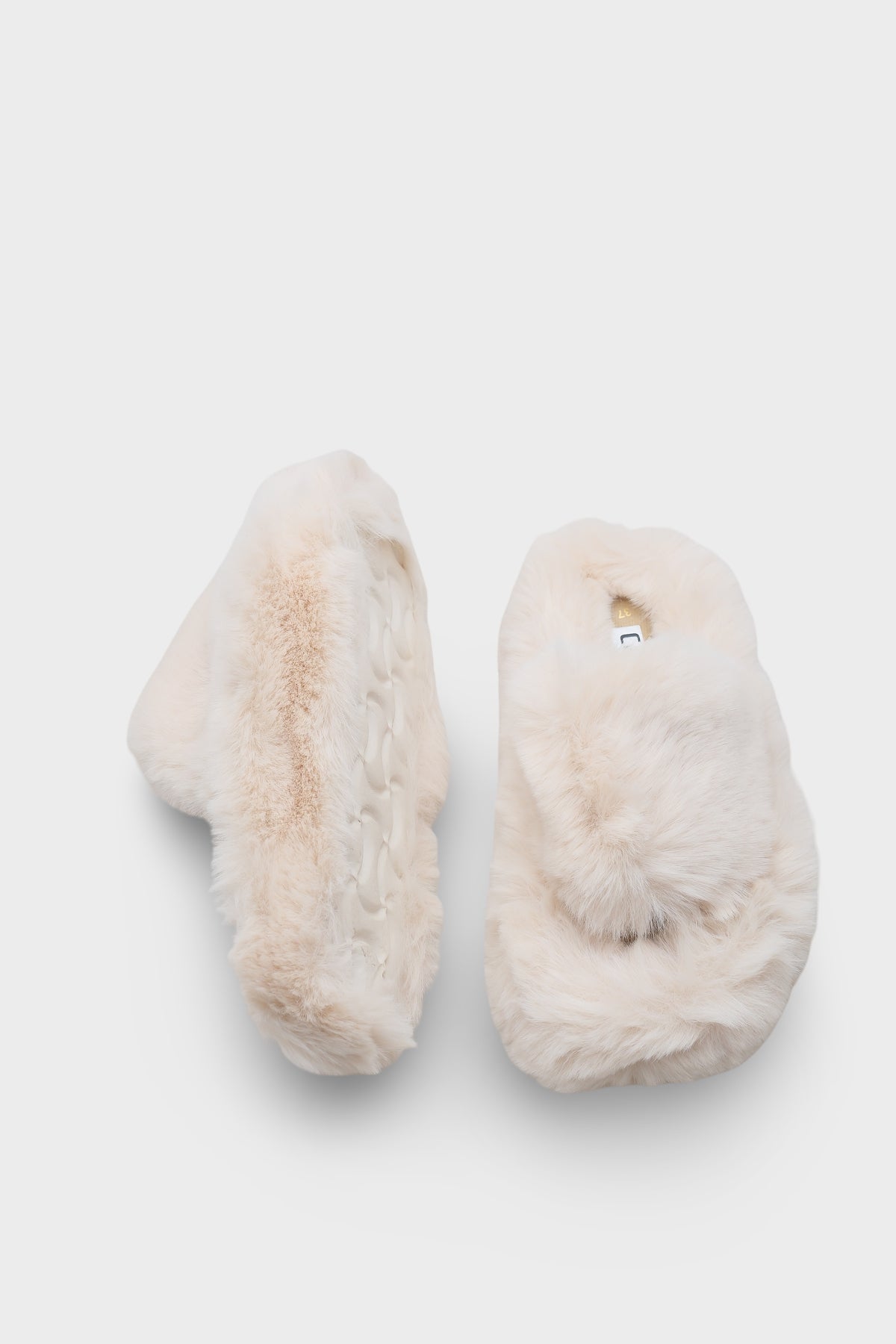 Nyssa Peluş Tüylü Kadın Ev Terliği