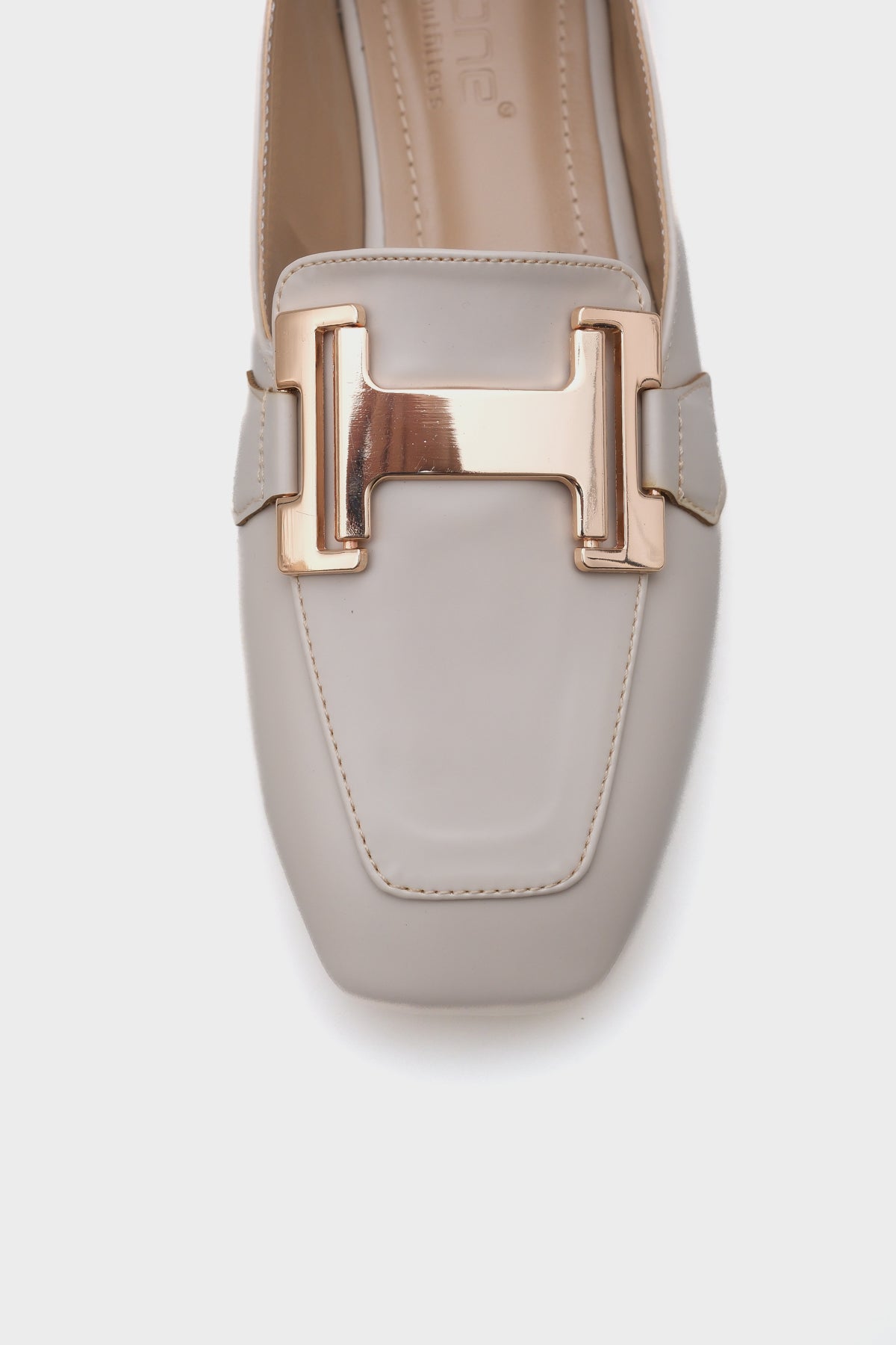 Carey Küt Burunlu Metal  Toka Aksesuarlı Kadın Loafer