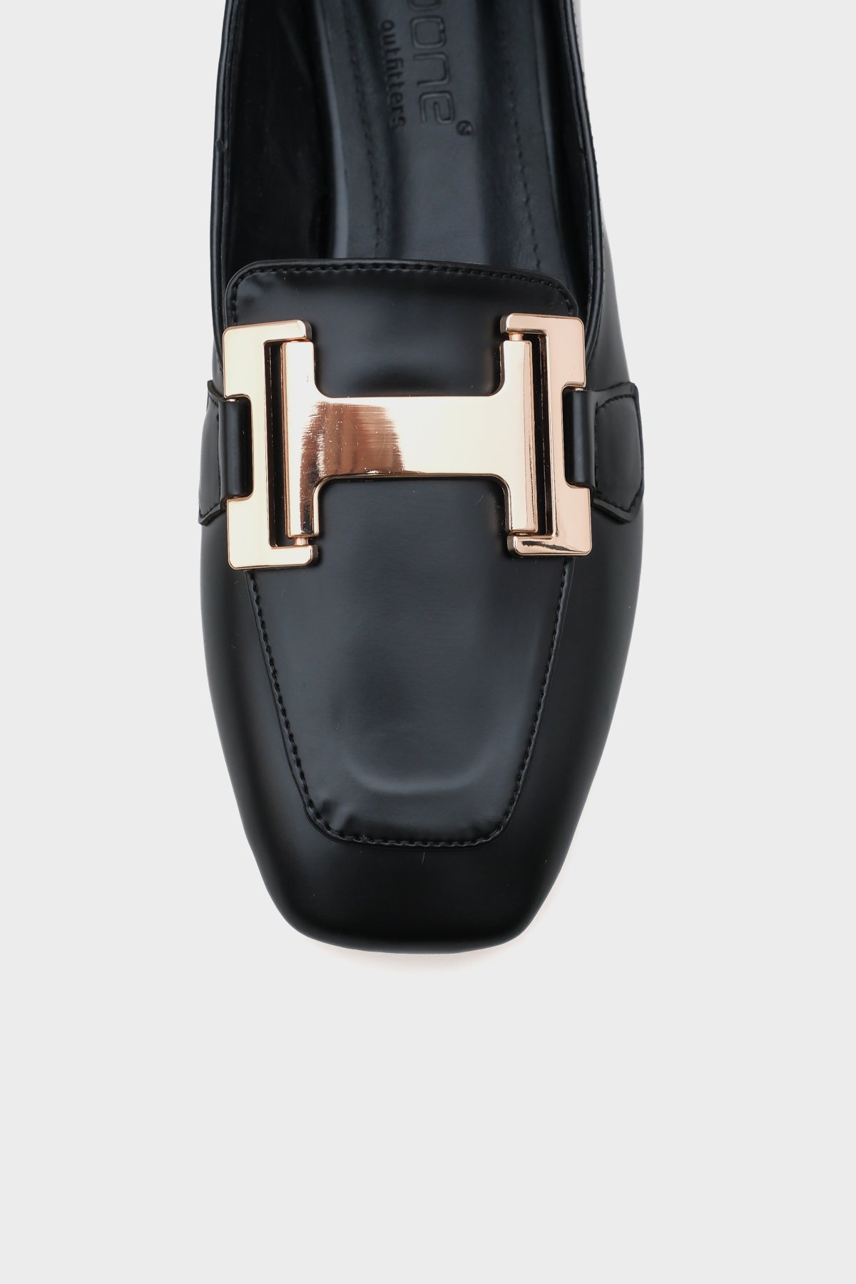 Carey Küt Burunlu Metal  Toka Aksesuarlı Kadın Loafer